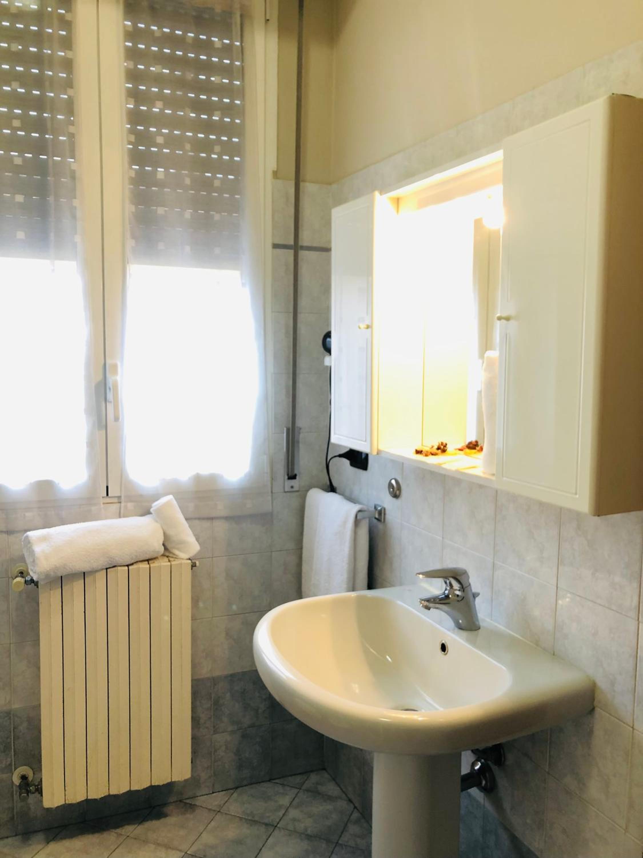 Double Room - Photo 12