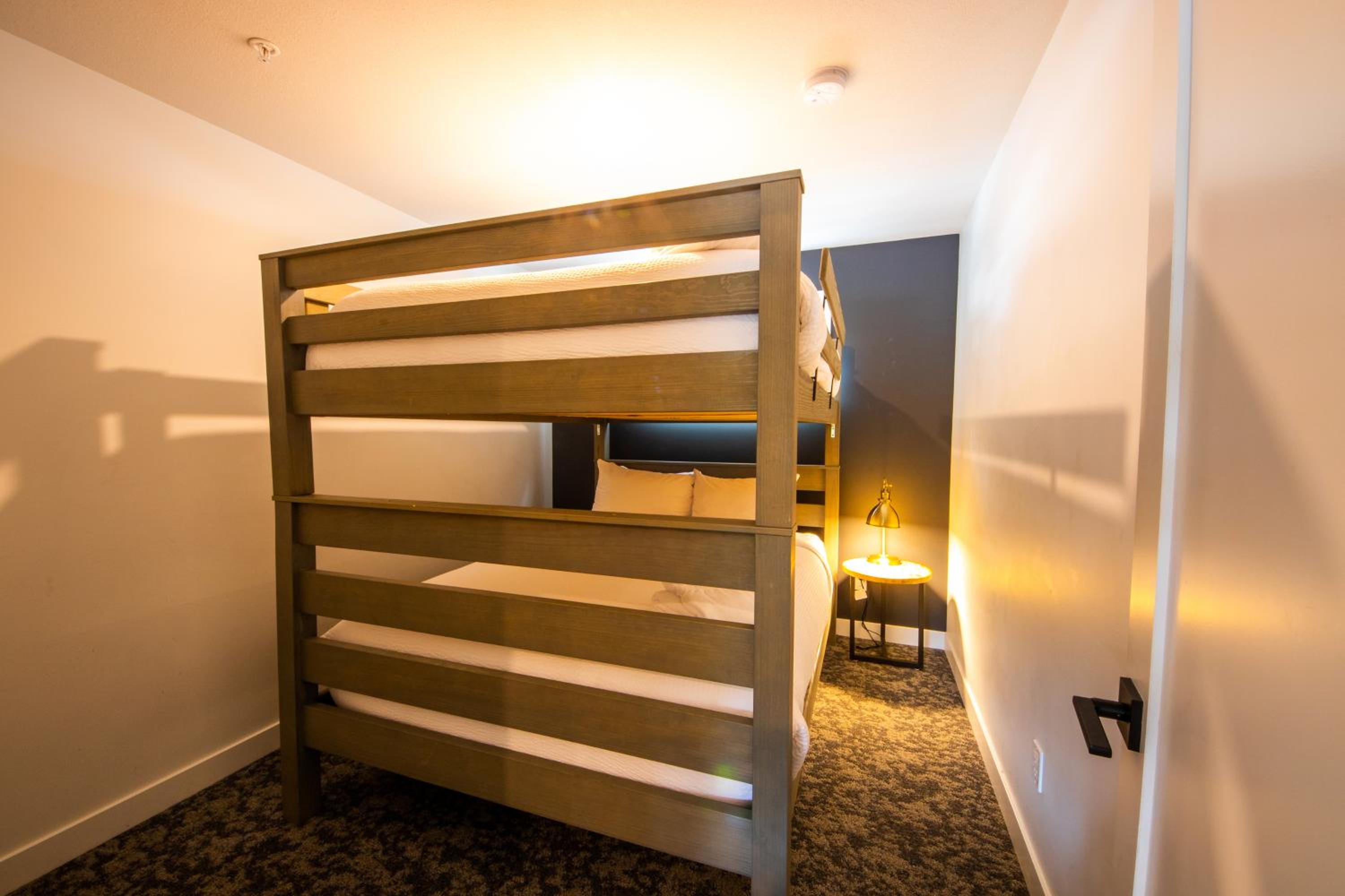 Three Bedroom Bunk bed Apartment - Photo 5