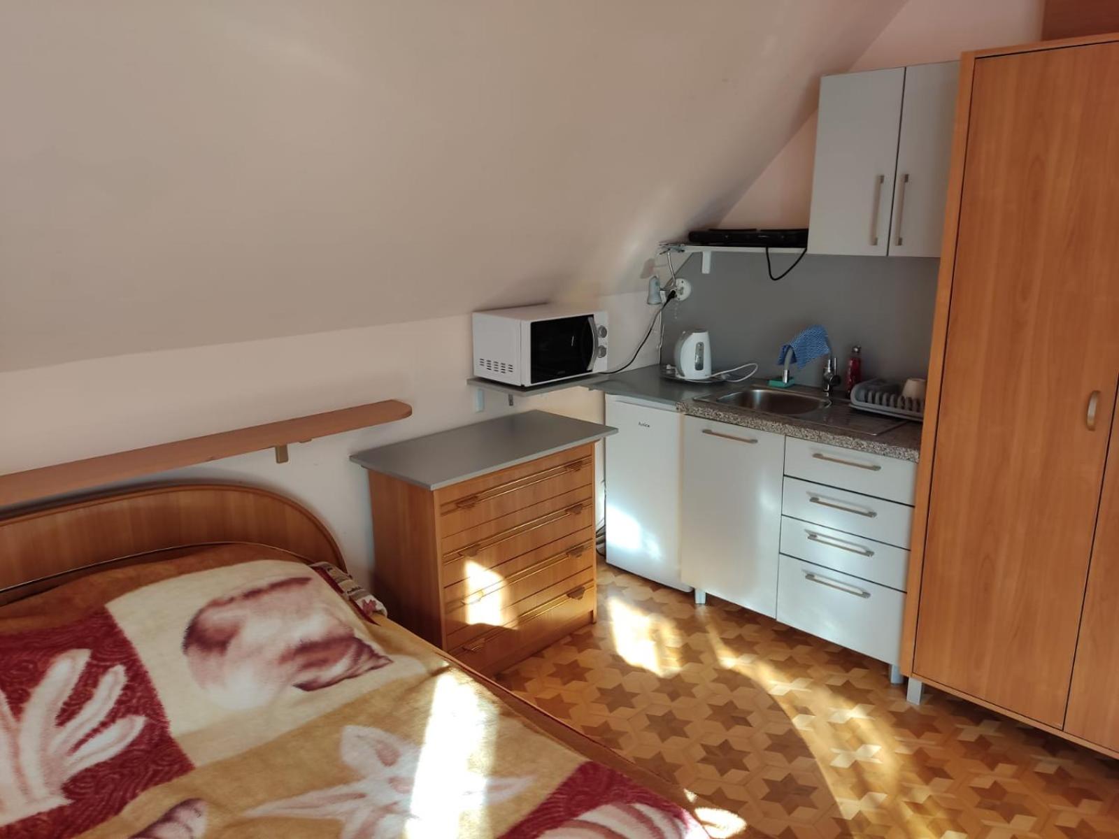 Double Room with Balcony - Photo 6
