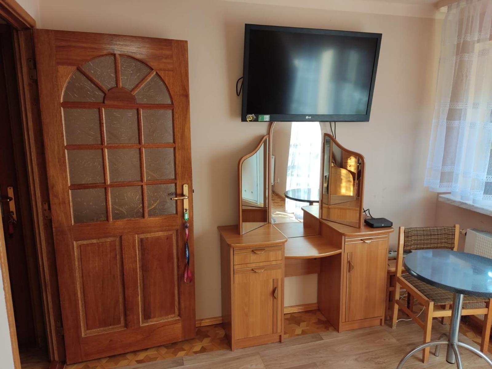 Double Room with Balcony - Photo 8