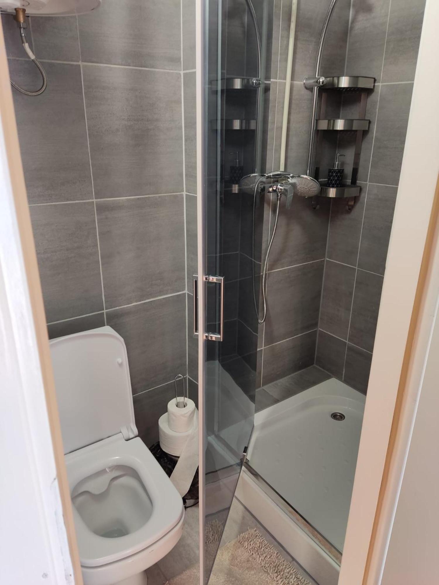 Double Room with Balcony - Photo 9