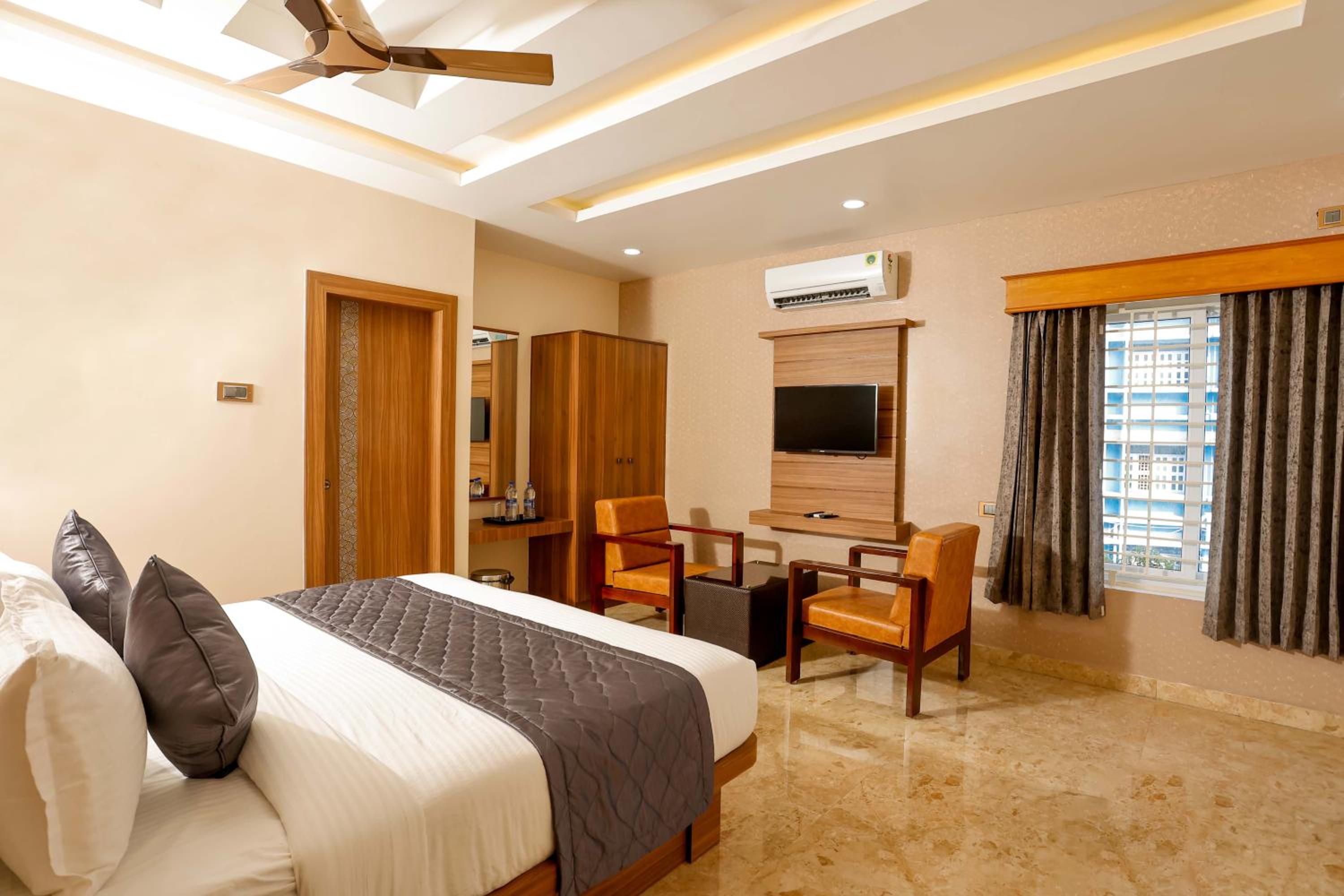 Deluxe Double Room - Photo 9
