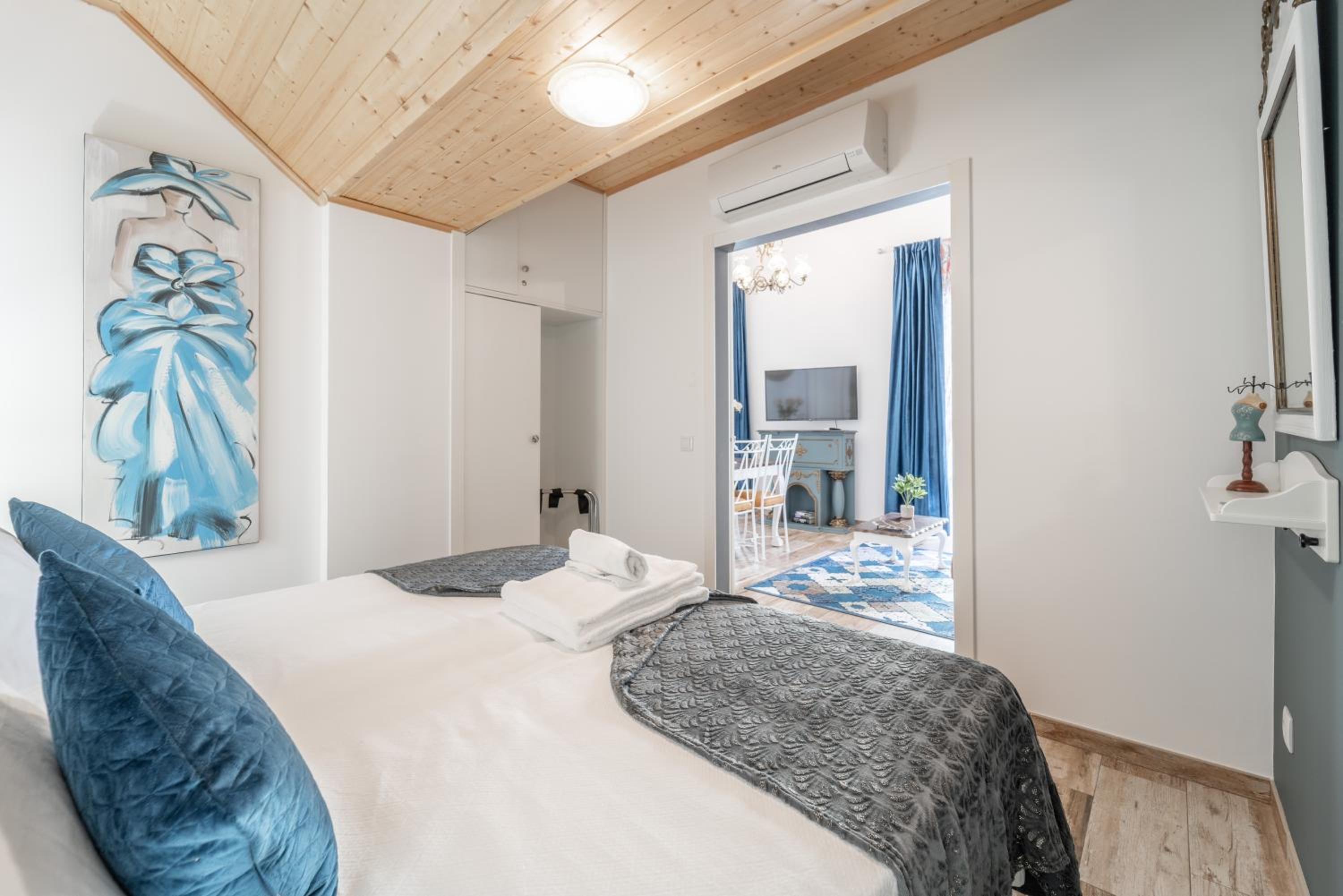 Apartment with City View - Photo 4