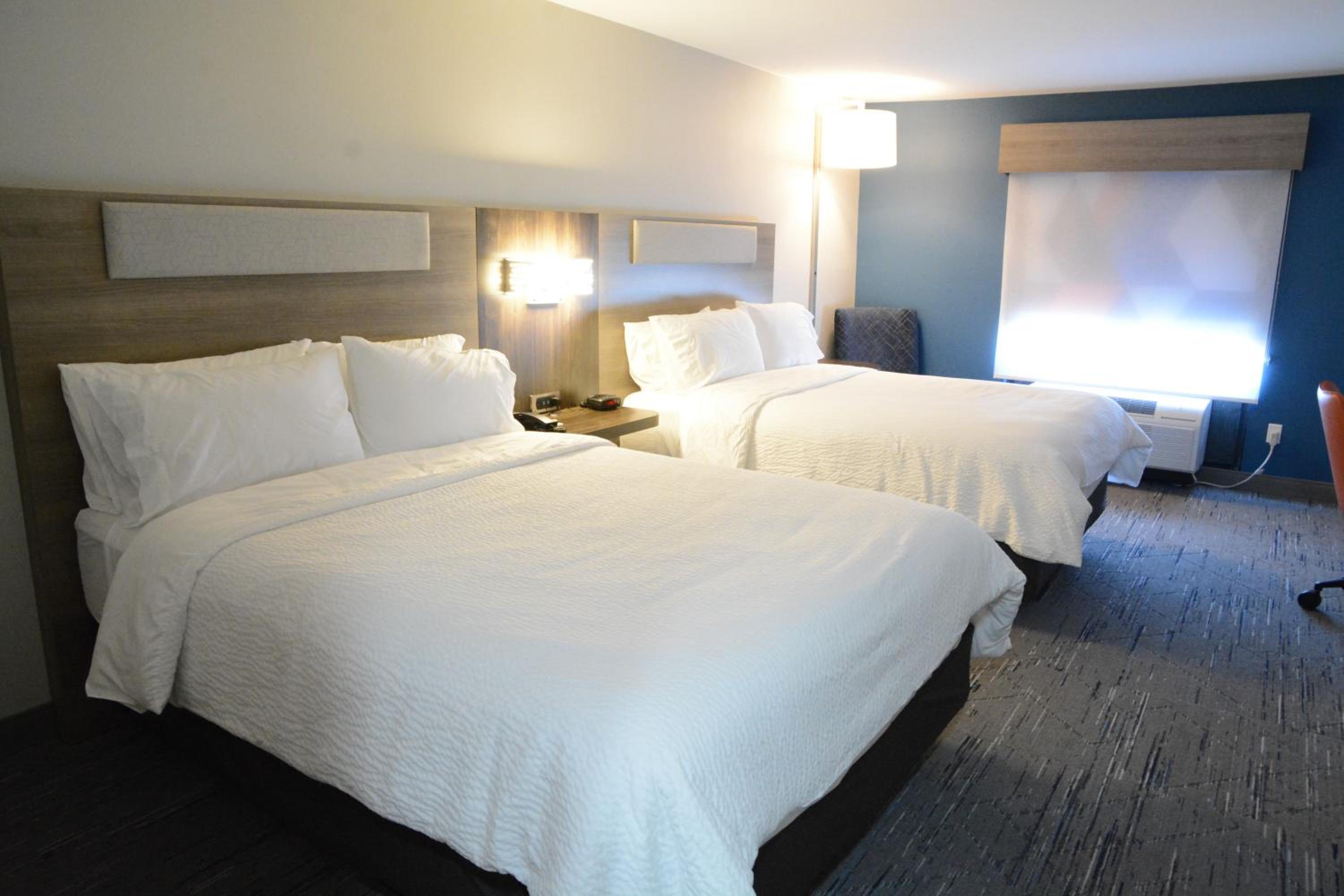 Standard Queen Room with Two Queen Beds - Photo 1