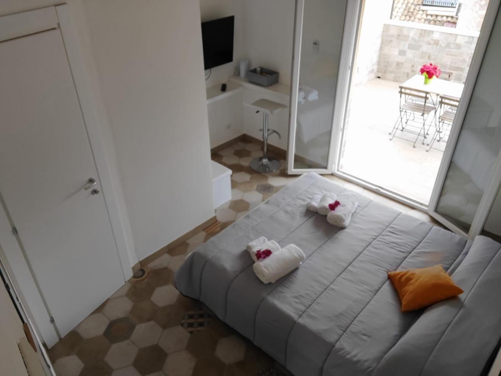 Double Room with Terrace - Photo 10