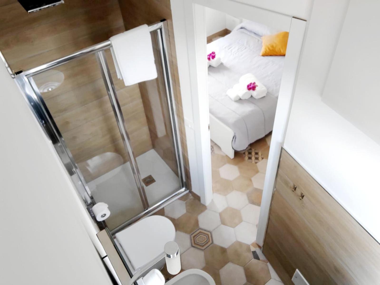Double Room with Terrace - Photo 8