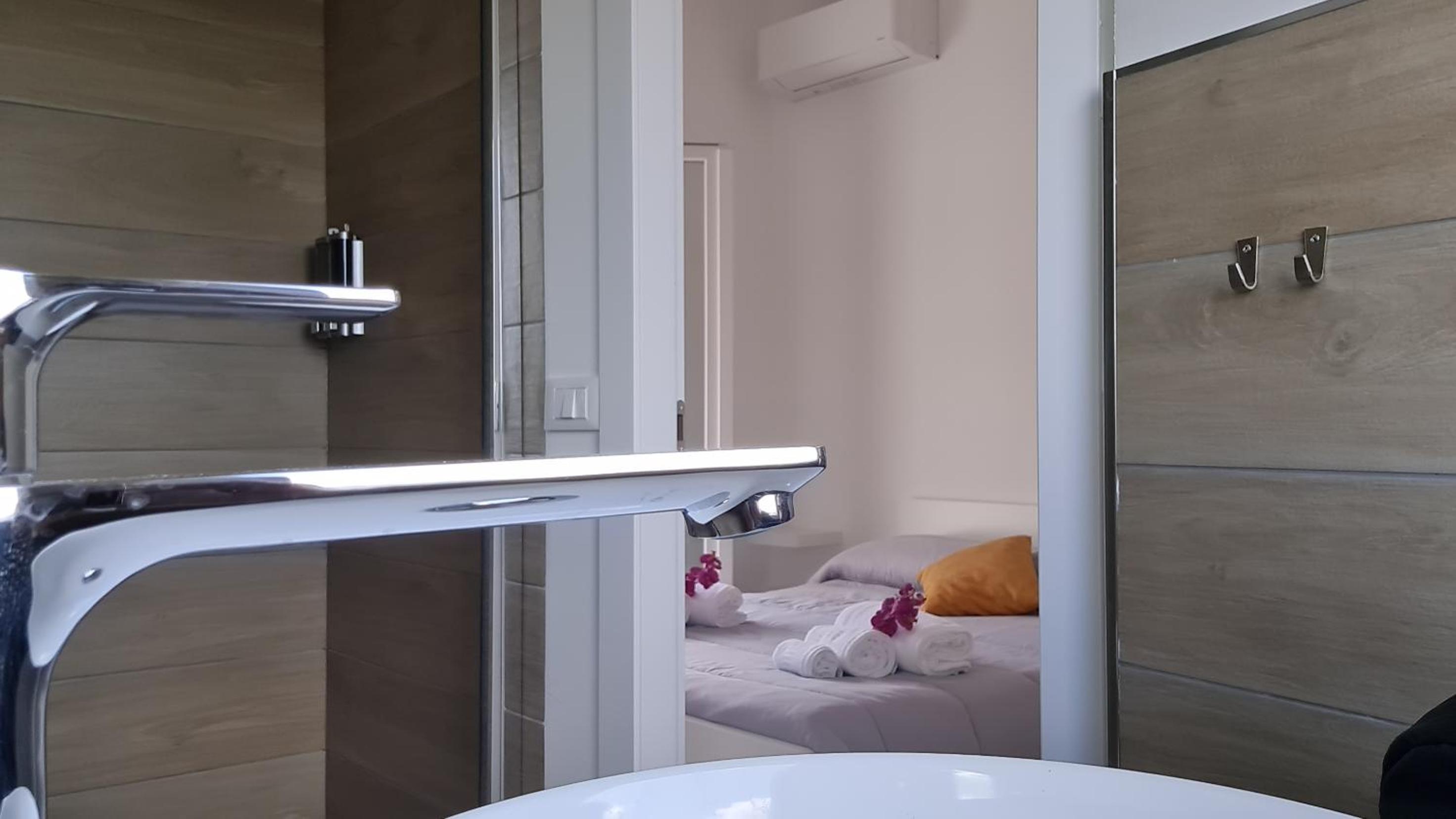 Double Room with Terrace - Photo 4
