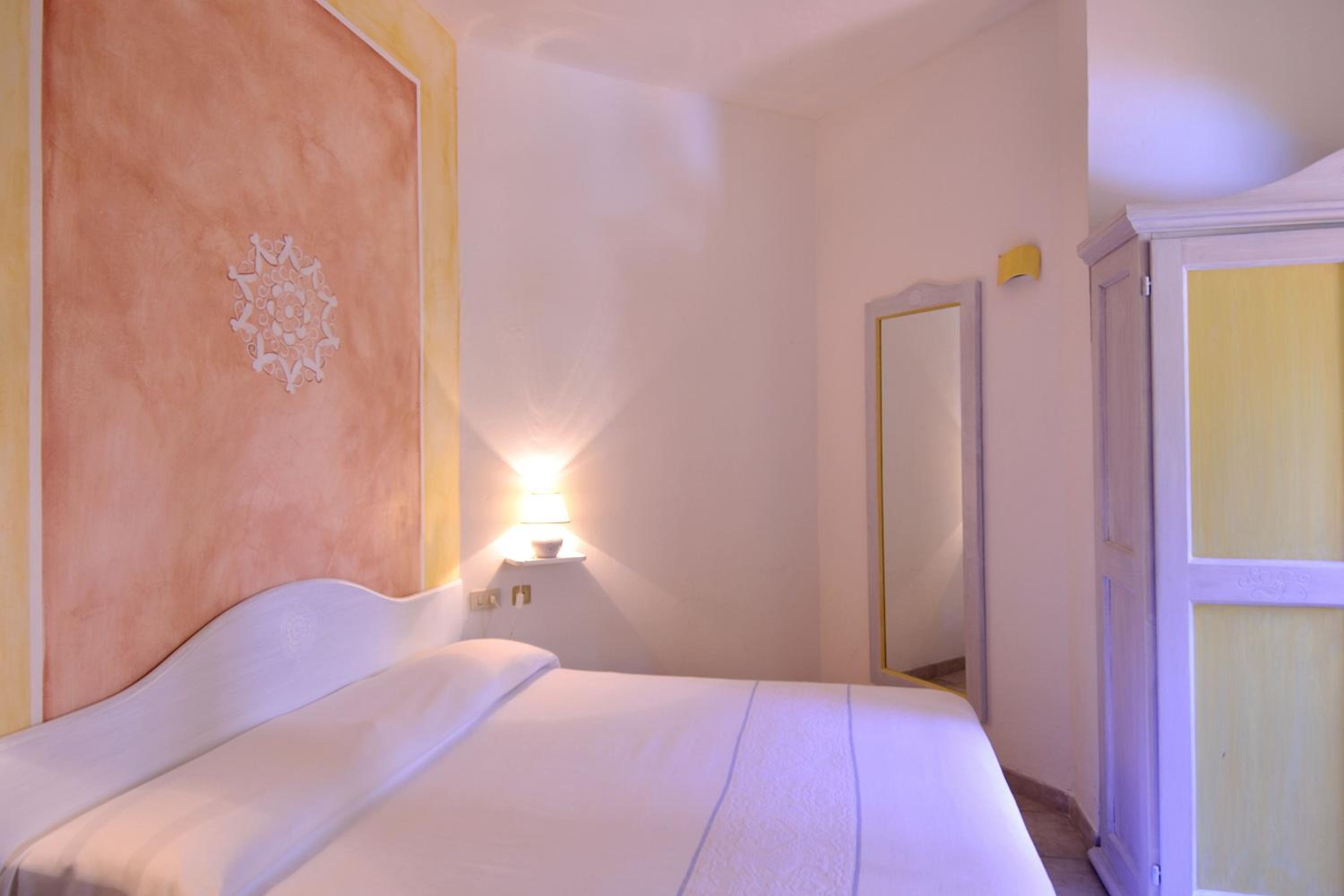 Classic Double Room - Photo 11