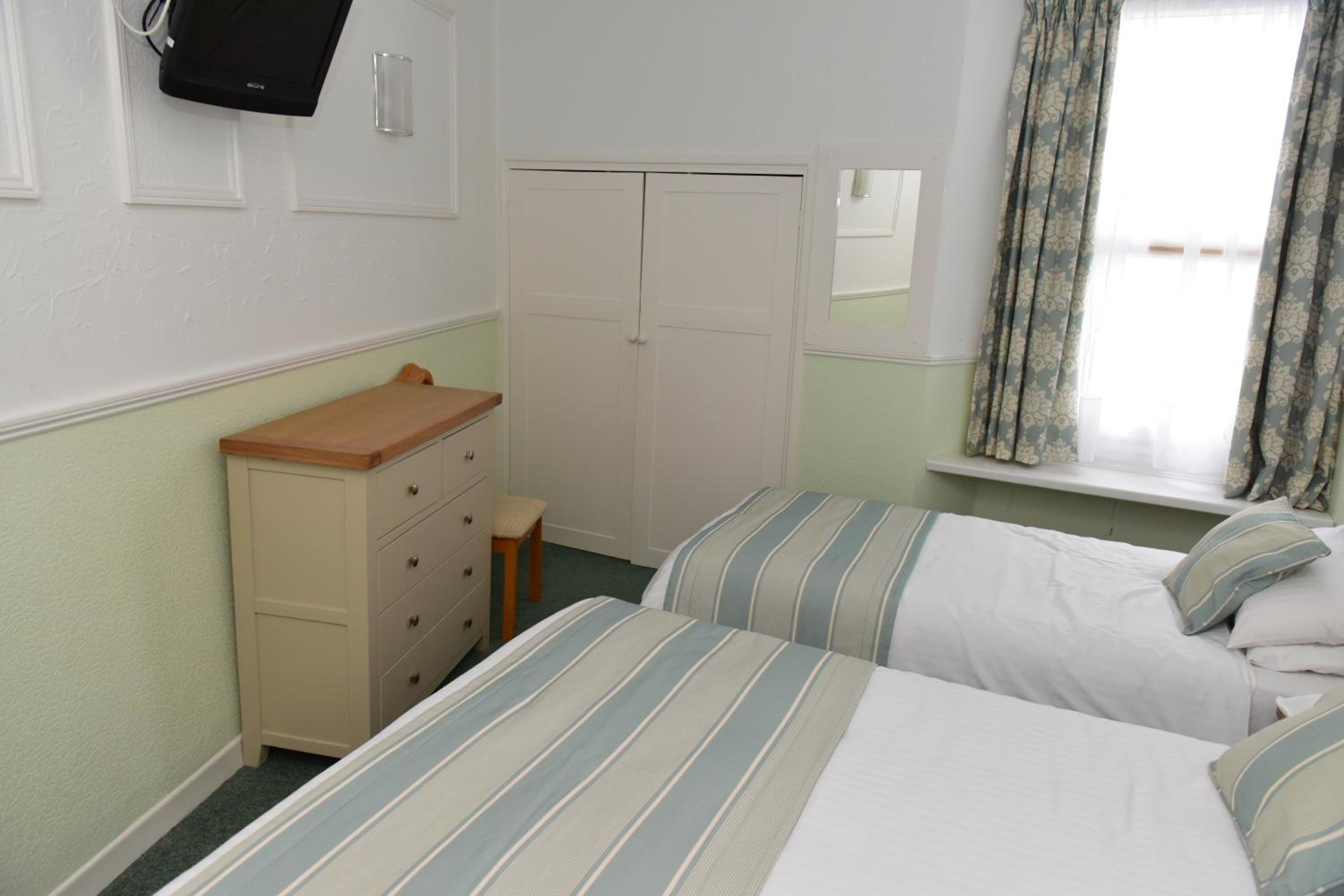Triple Room with Shower photo 2