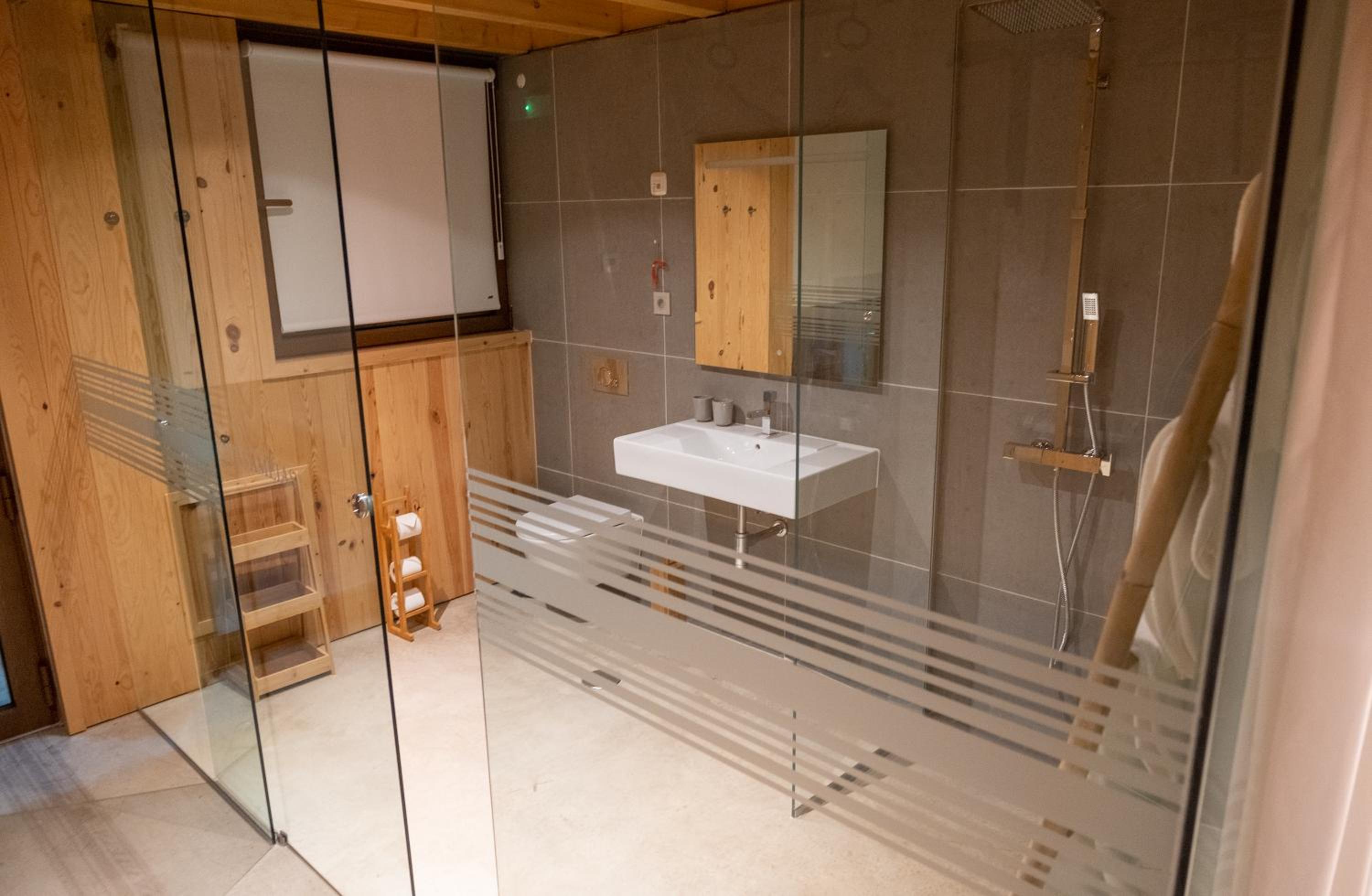 Suite with Mountain View - Photo 8