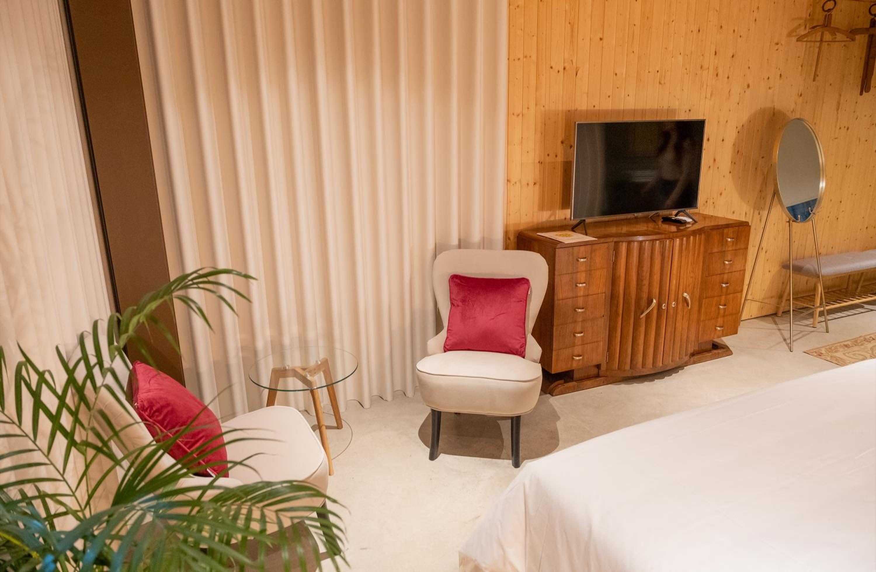 Suite with Mountain View - Photo 4