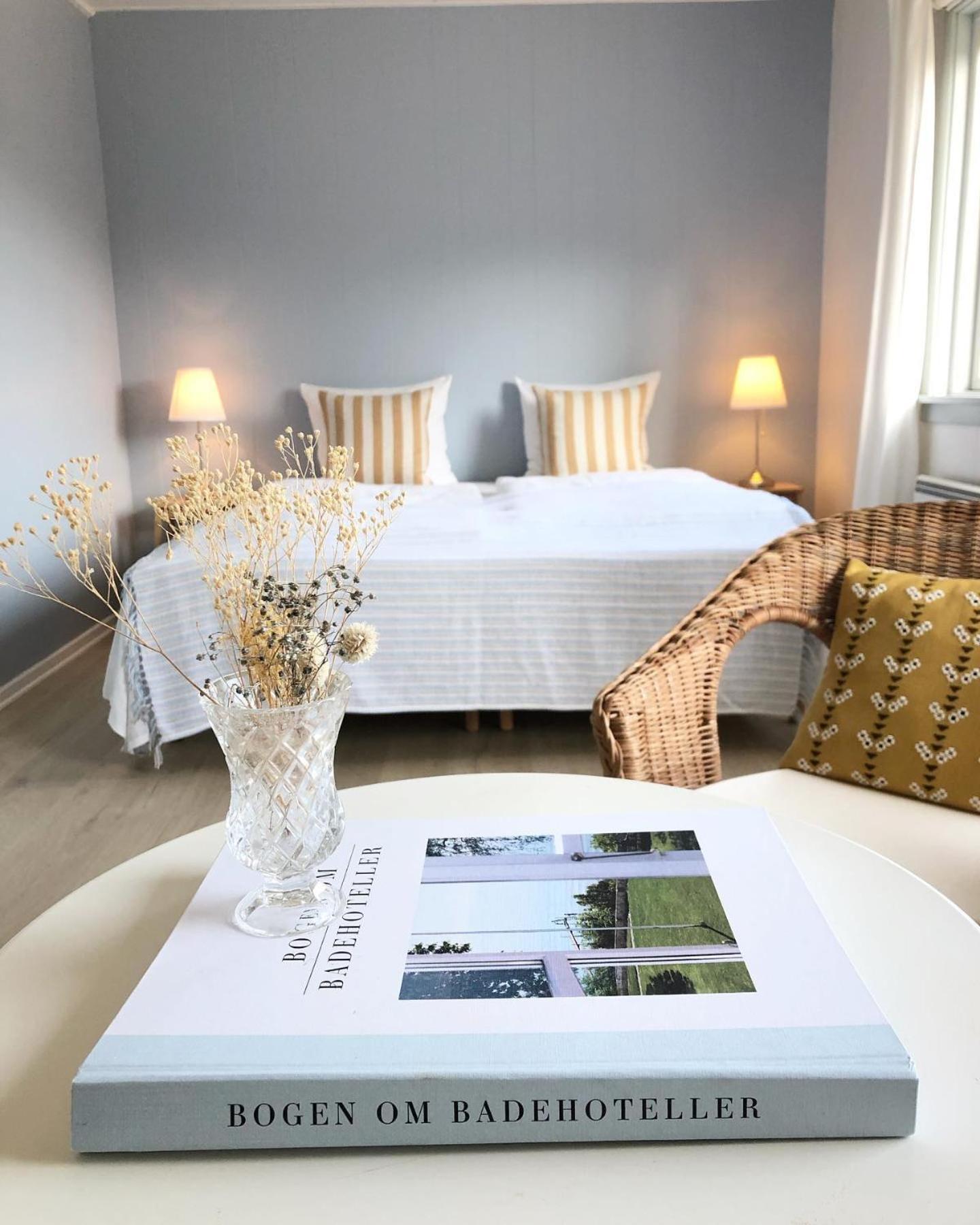Deluxe Double Room with Side Sea View