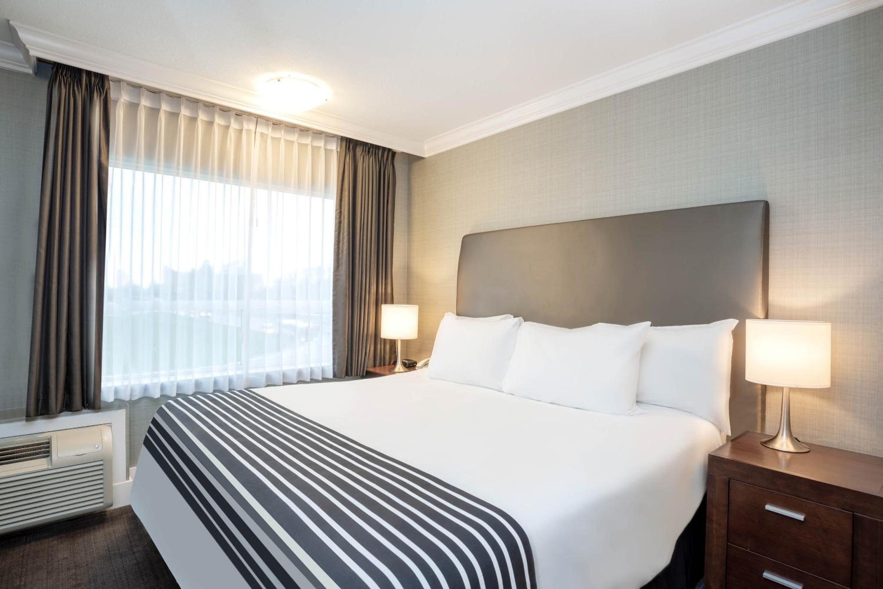 Standard Suite, 1 King Bed, Sofa Bed, Kitchenette - Photo 6