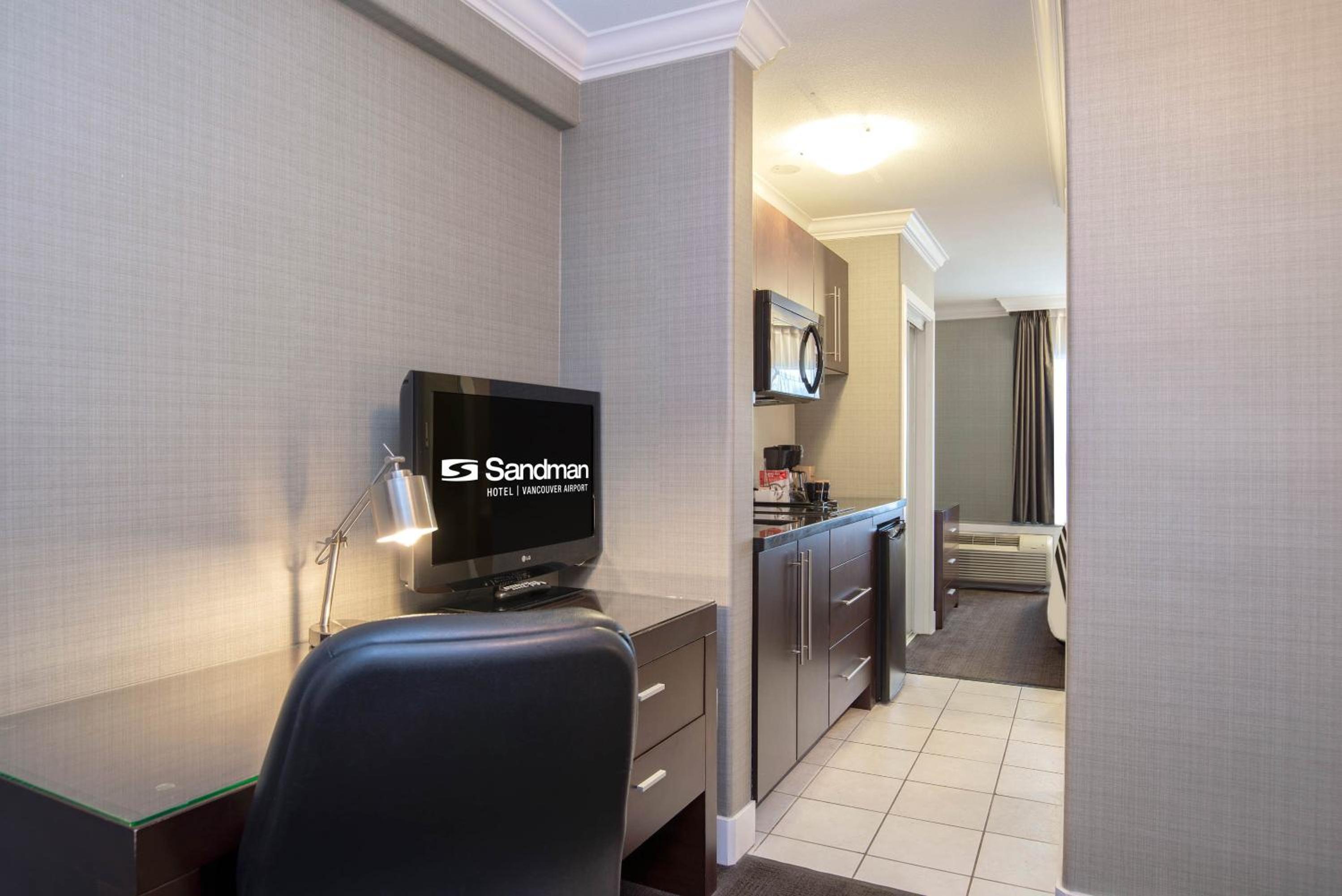 Standard Suite, 1 King Bed, Sofa Bed, Kitchenette - Photo 5