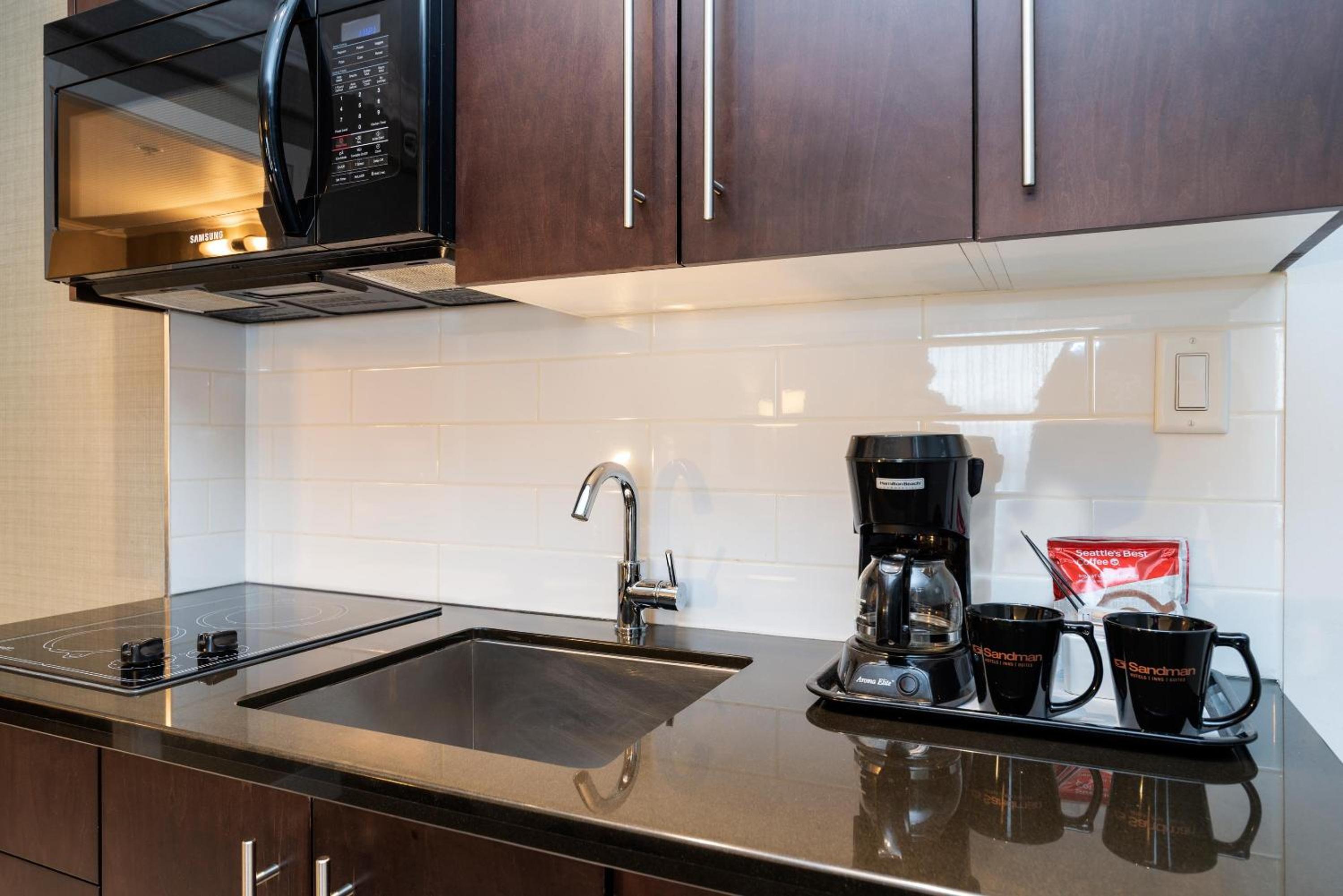 Studio Suite, 1 Queen Bed, Kitchenette - Photo 6