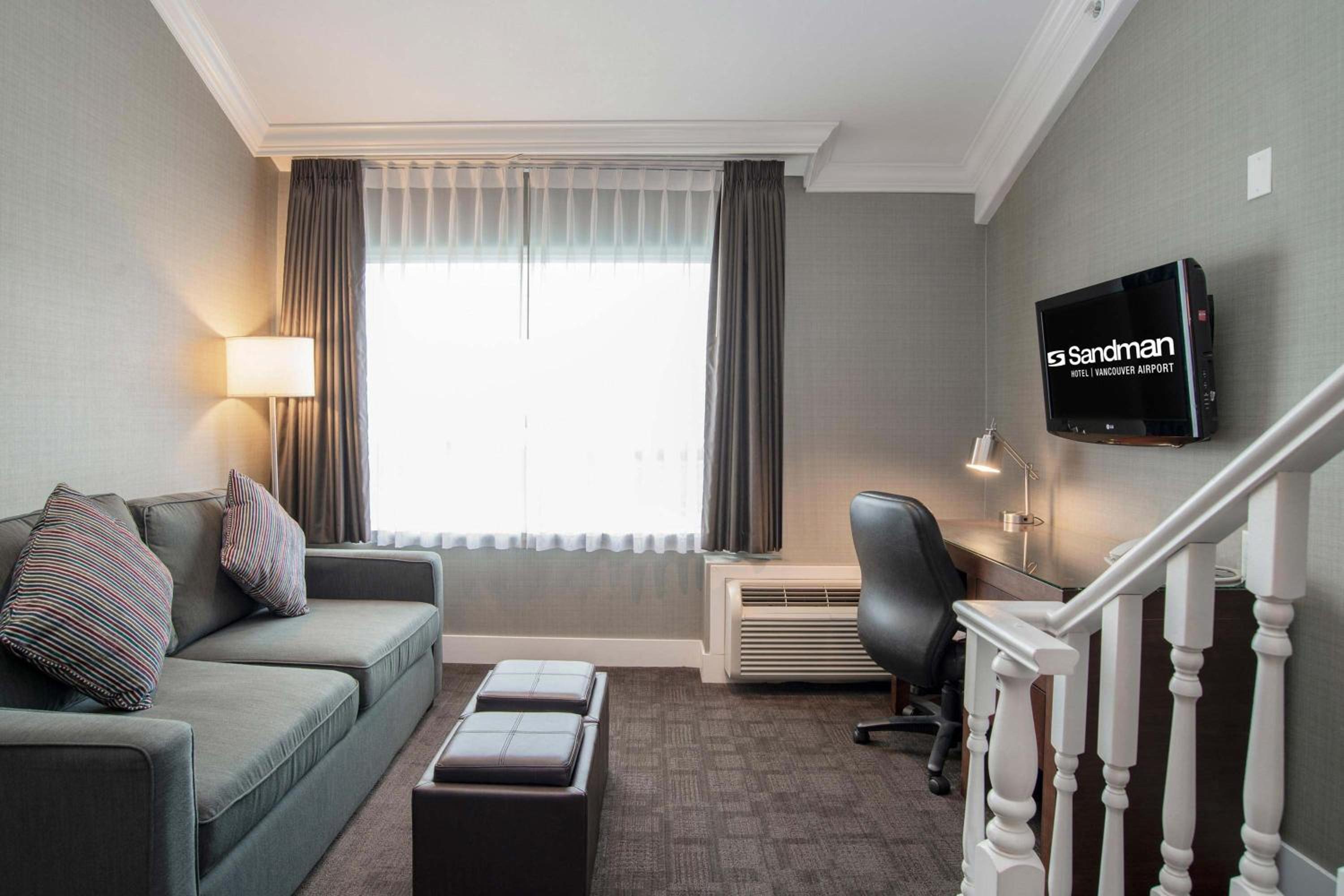 Loft Suite, 1 King Bed, Sofa Bed, Kitchen - Photo 5
