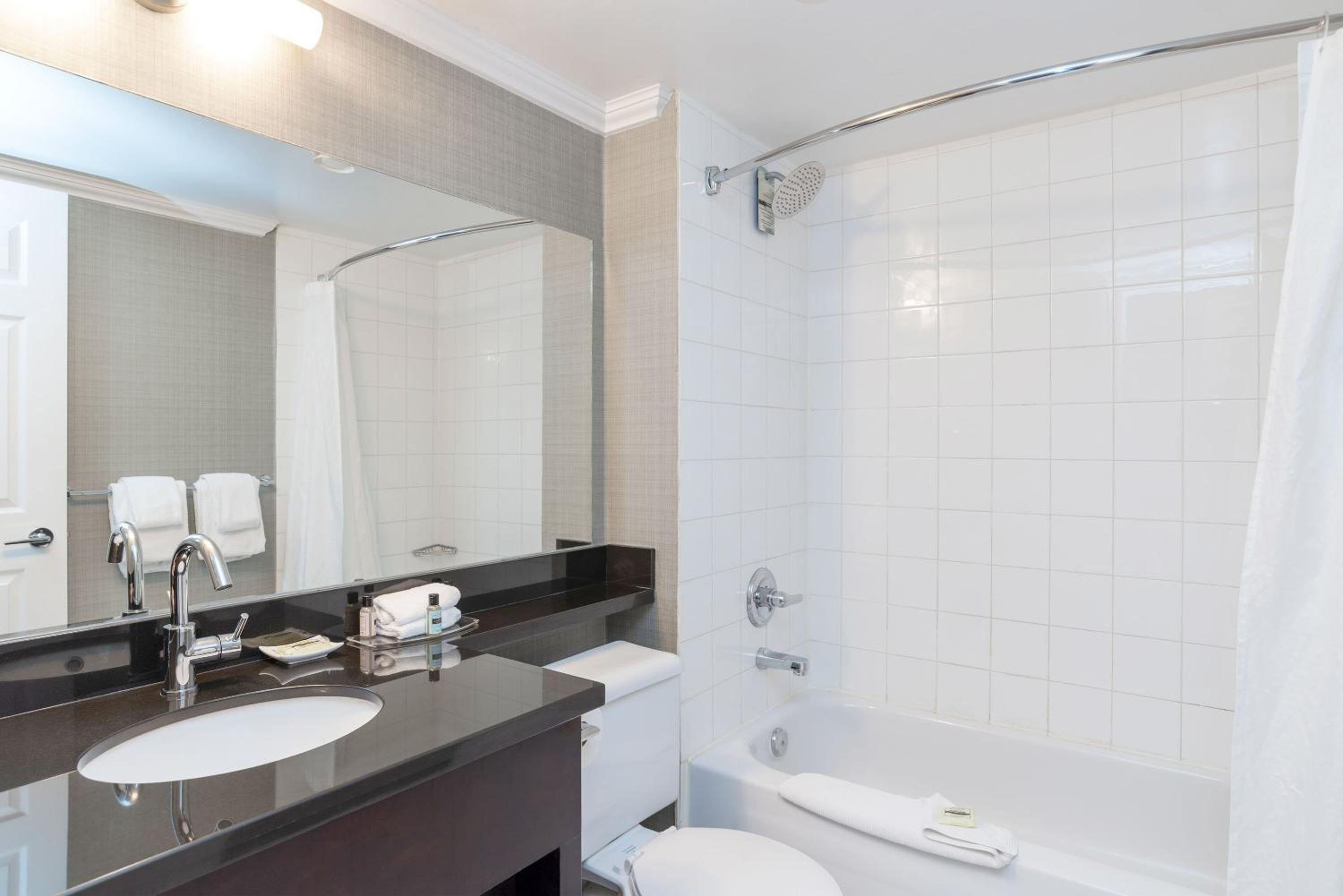 Studio Suite, 1 Queen Bed, Kitchenette - Photo 4