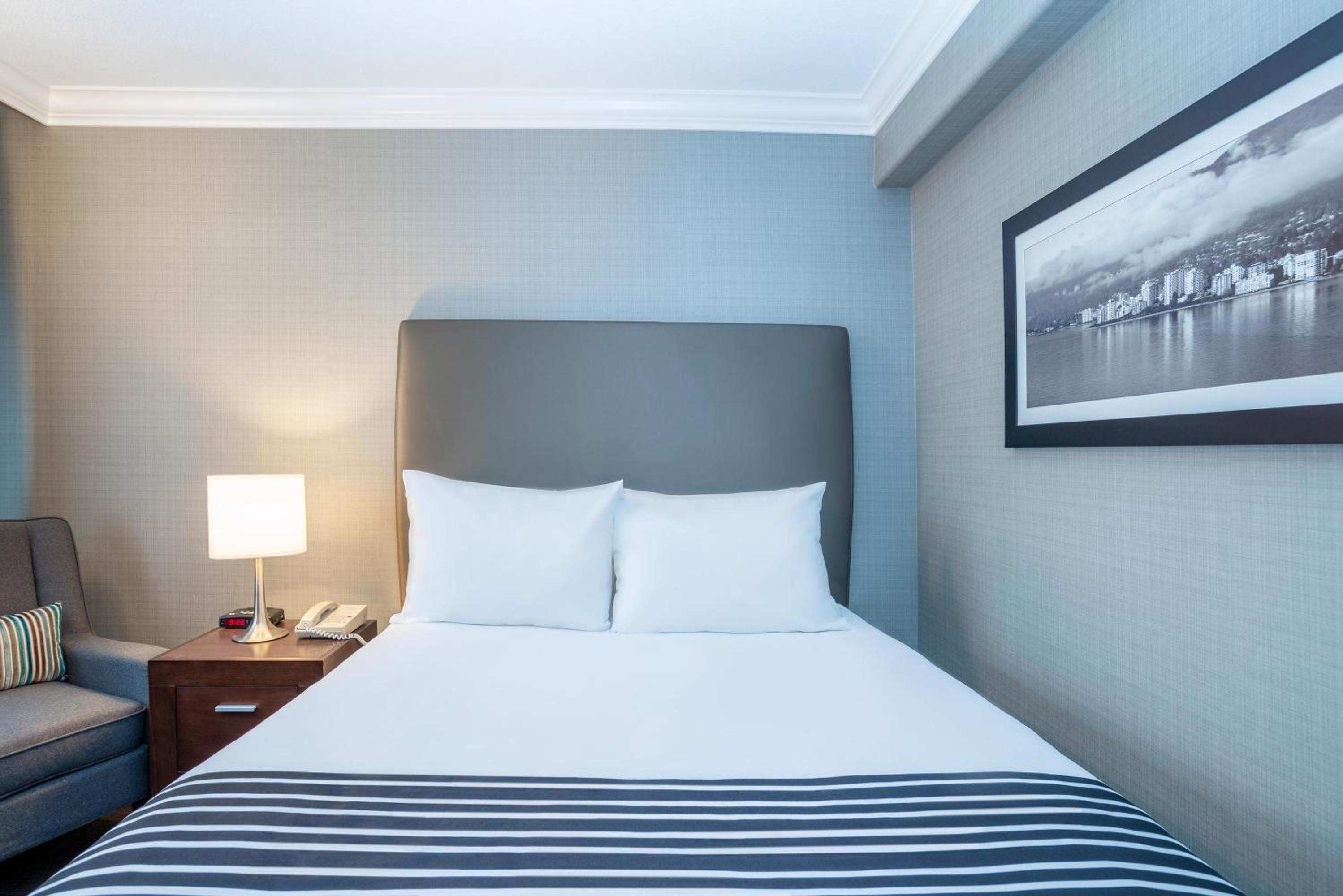 Standard Room, 1 Queen Bed - Photo 4