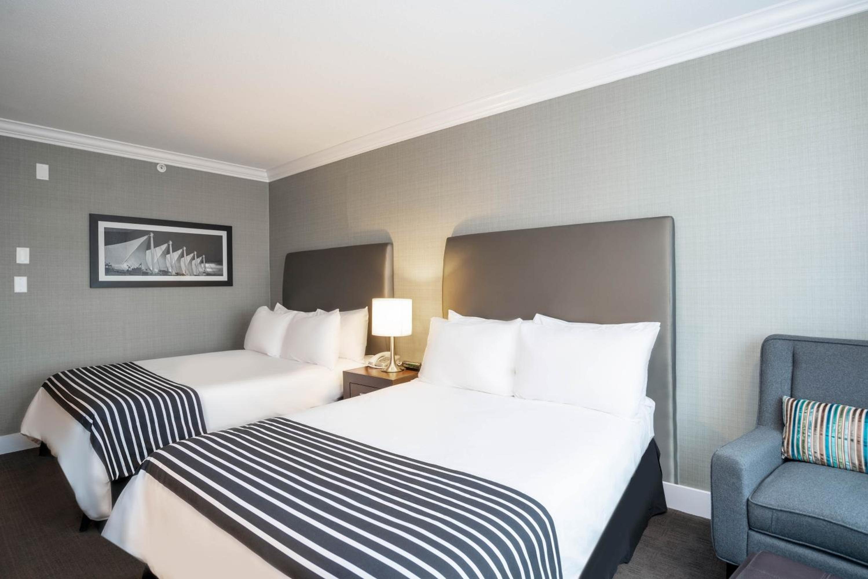 Standard Room, 2 Double Beds - Photo 2