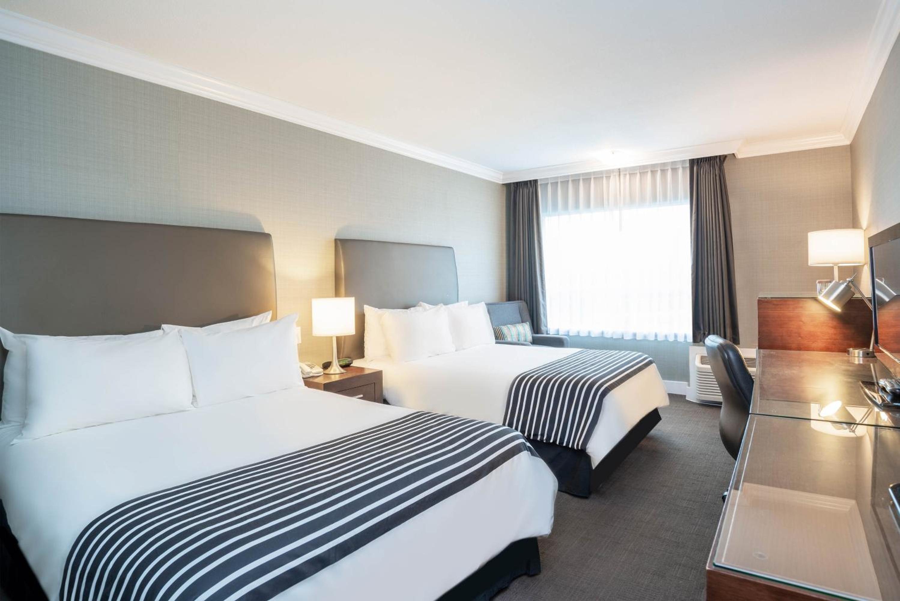 Standard Room, 2 Double Beds - Photo 1