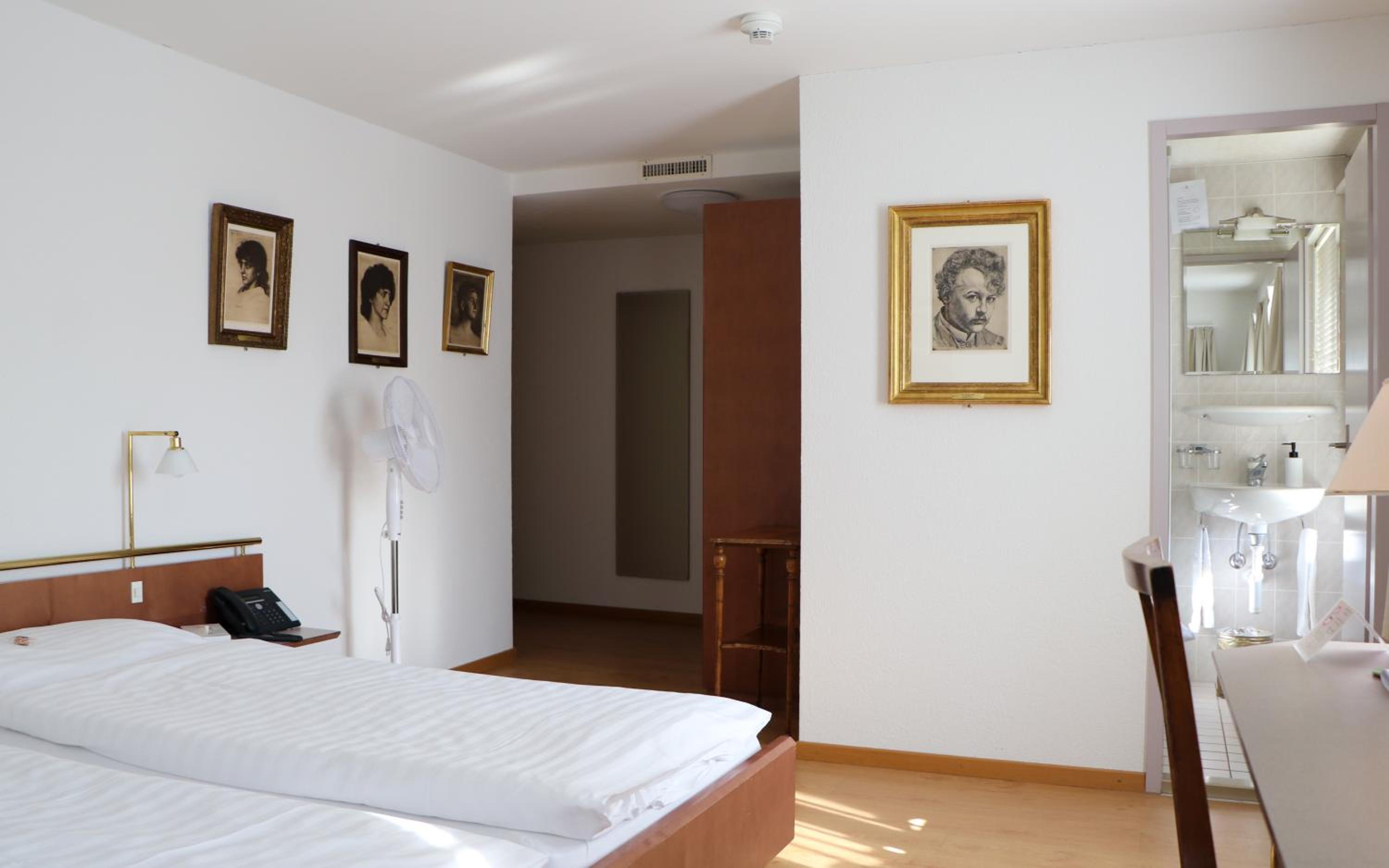 Double Room - Photo 5