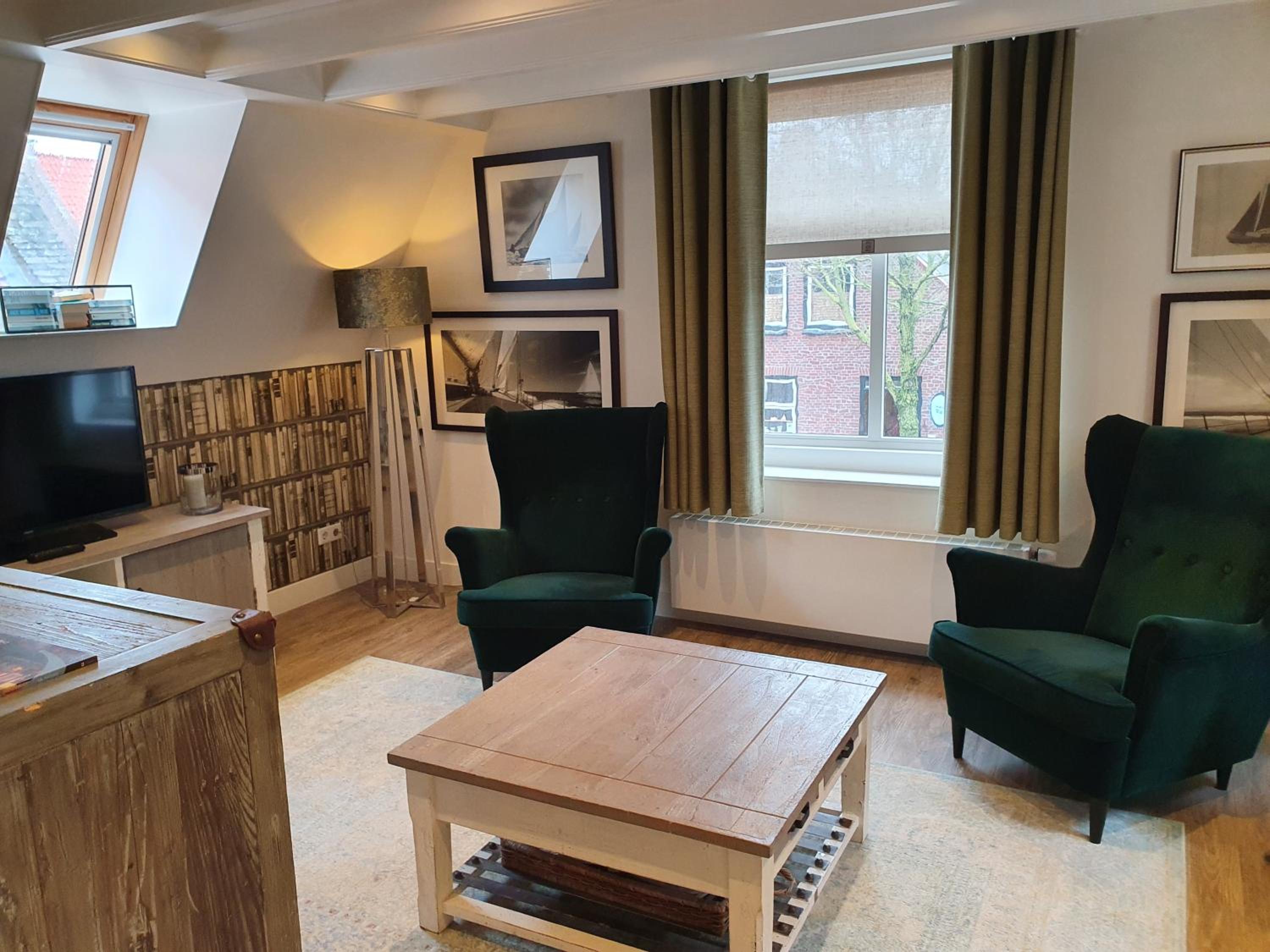 Library Suite - Photo 1