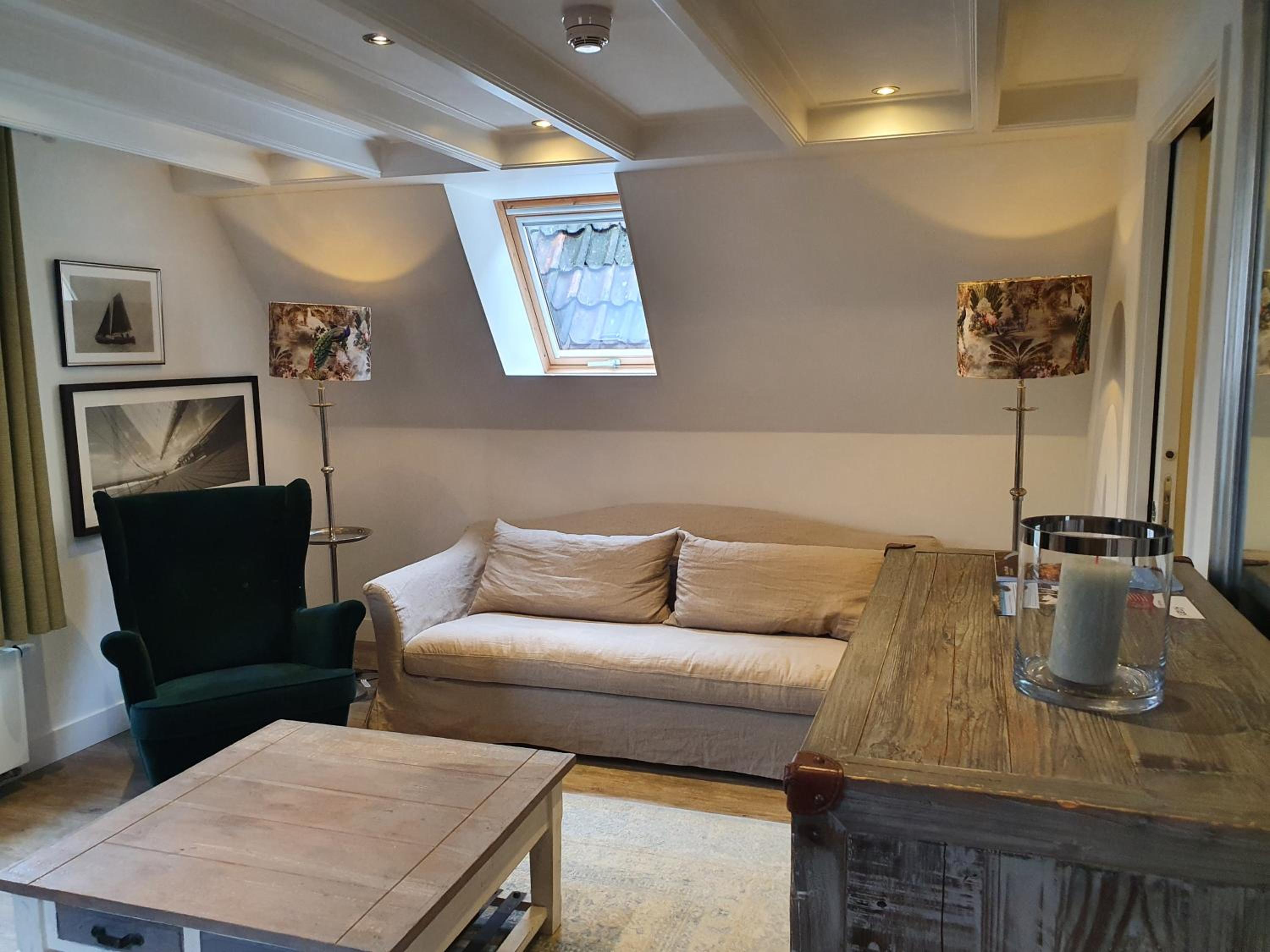 Library Suite - Photo 6