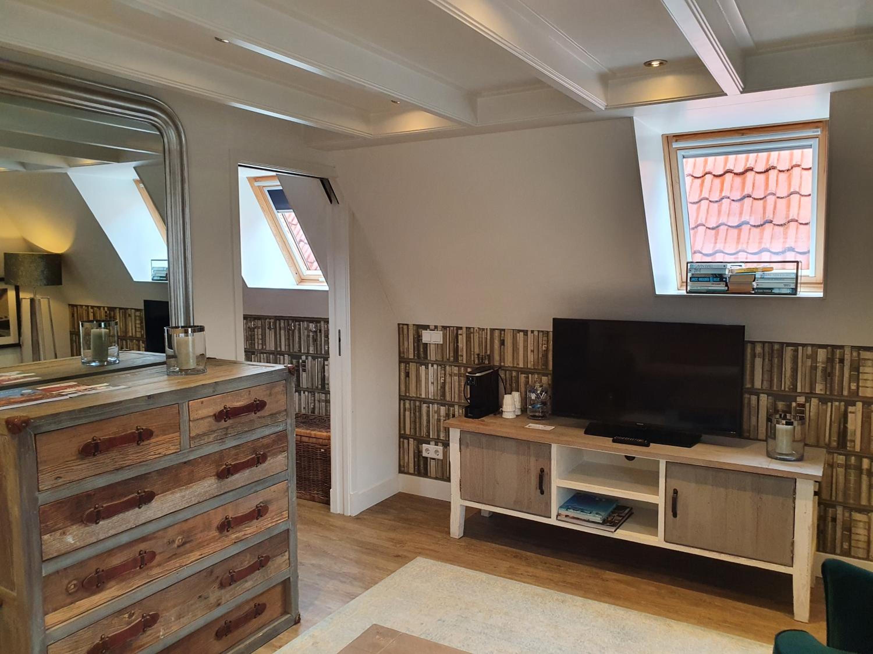 Library Suite - Photo 7