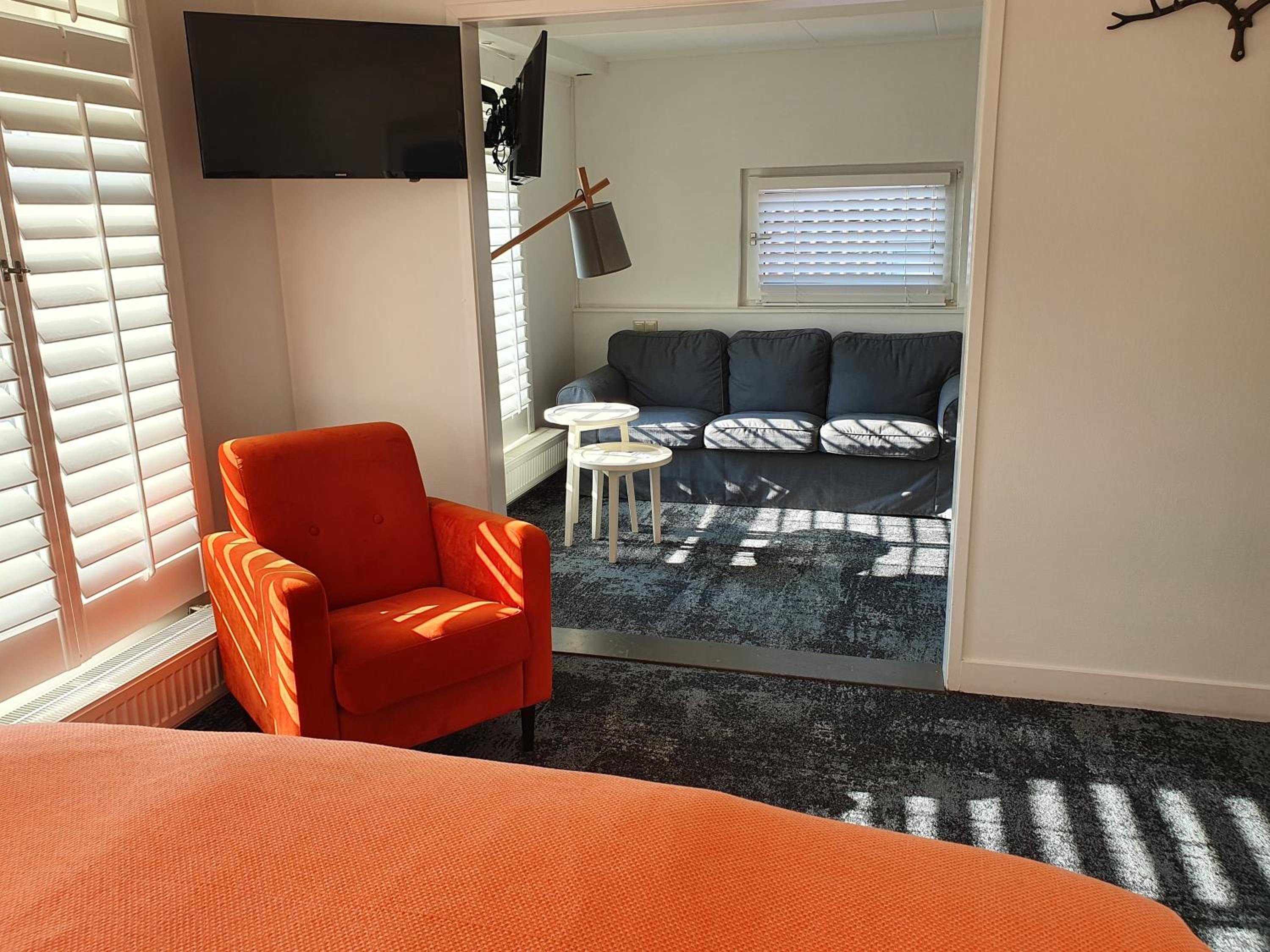 Family Room - Photo 10