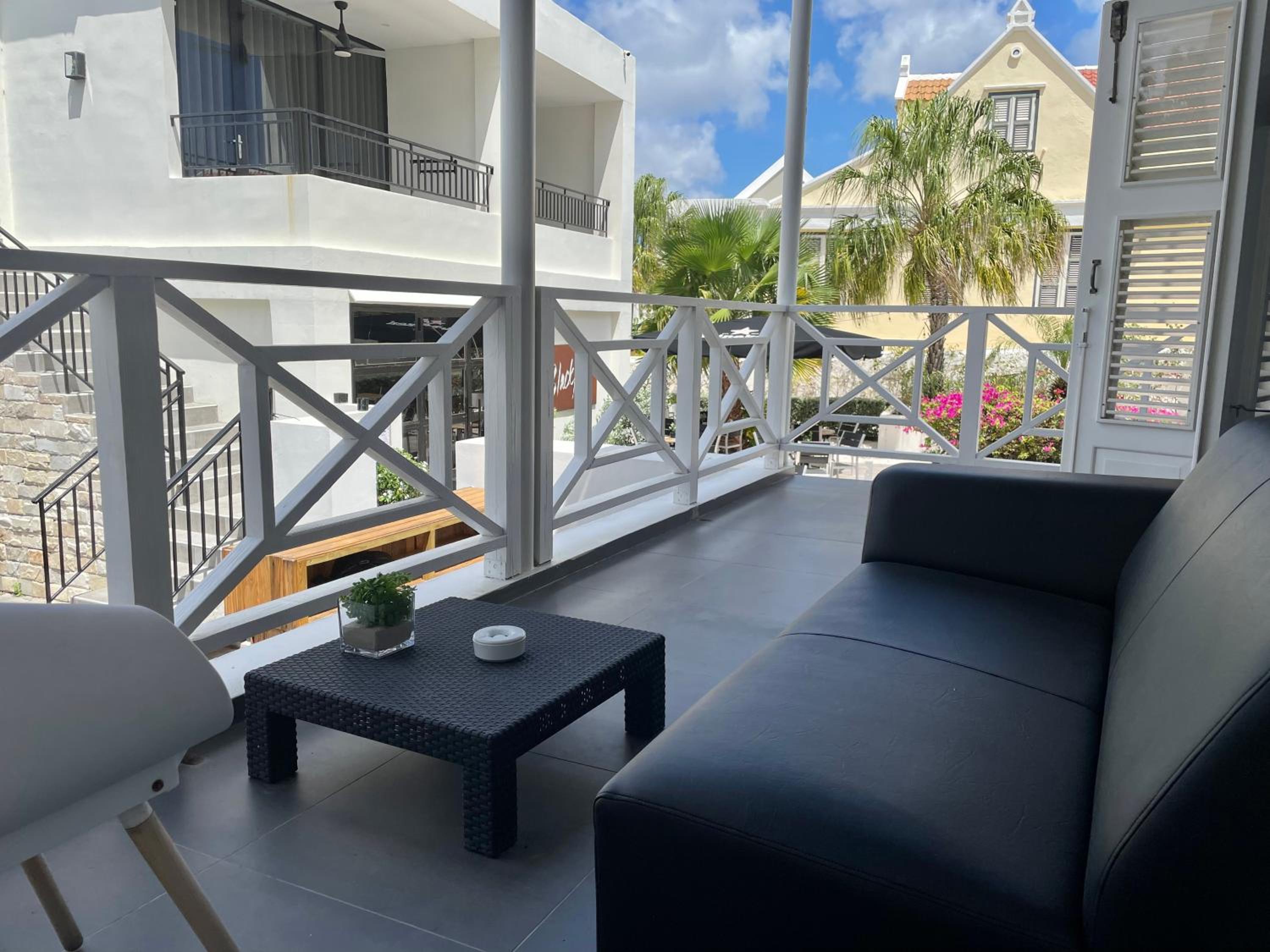 Superior King Room with Balcony photo 3