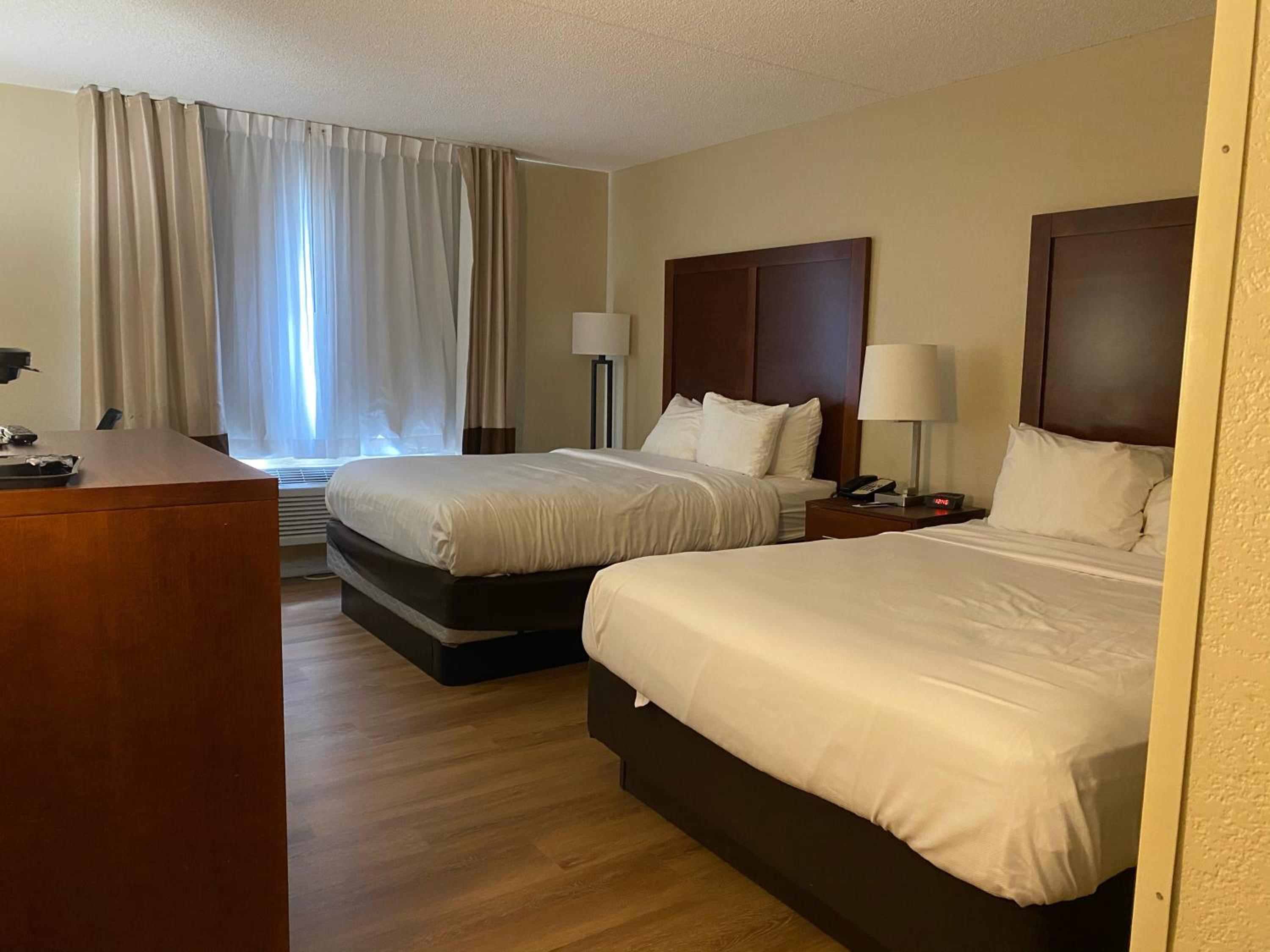 Standard Queen Room with Two Queen Beds - Non-Smoking - Photo 1