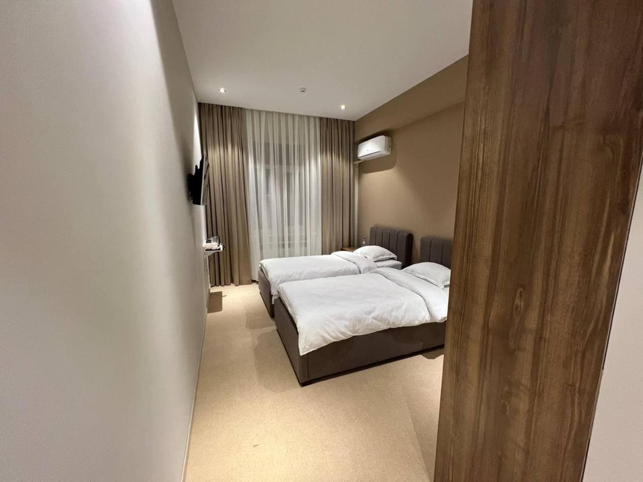 Standard Twin Room - Photo 22