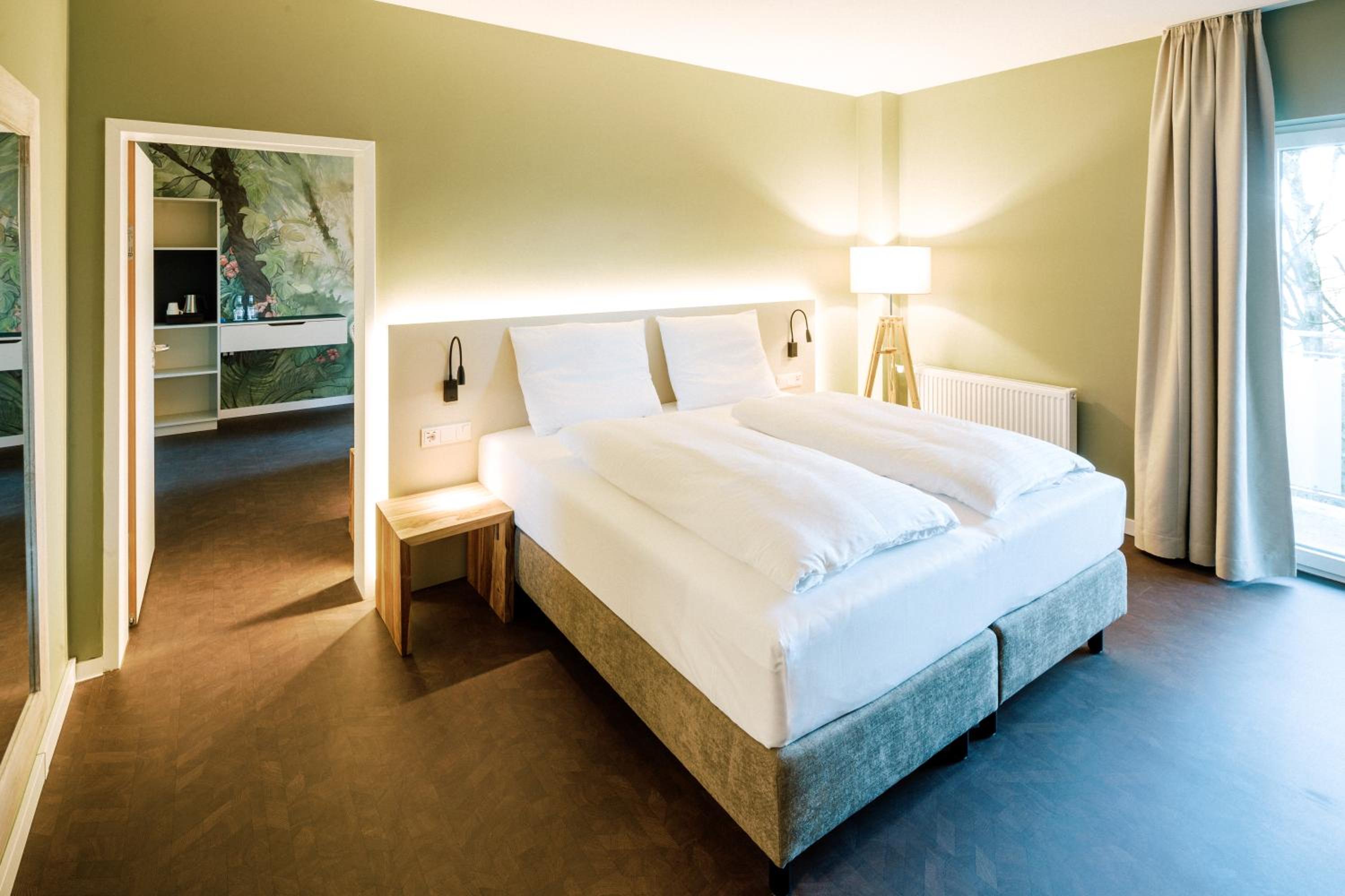 Double Room with Balcony - Photo 2