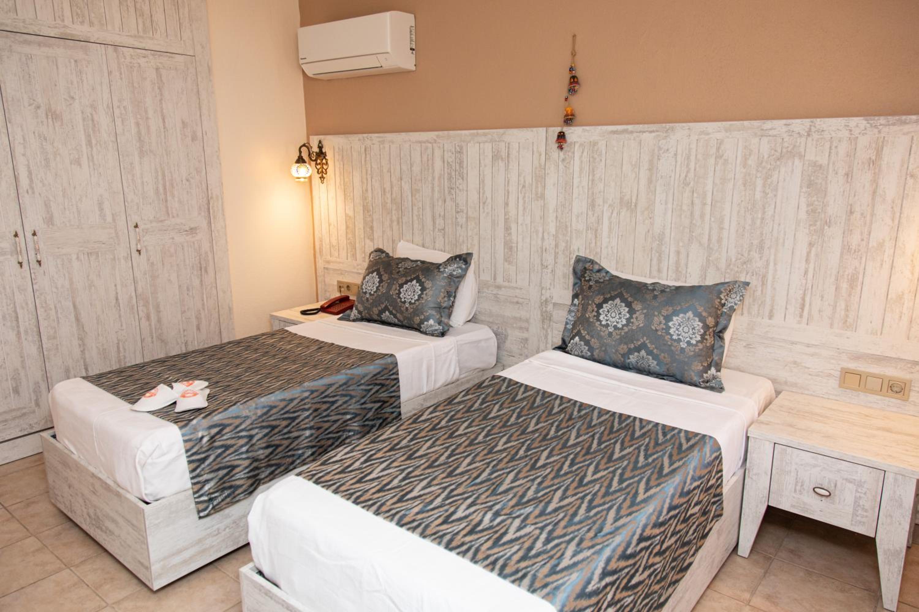 Standard Double Room photo 3
