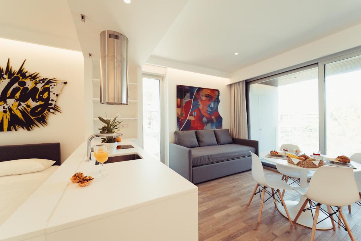 Deluxe Suite - Photo 18