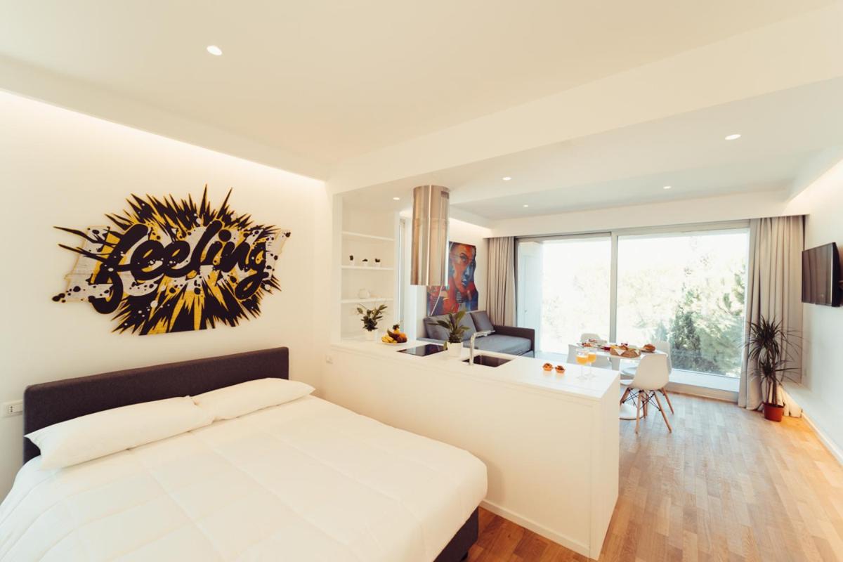 Deluxe Suite - Photo 1