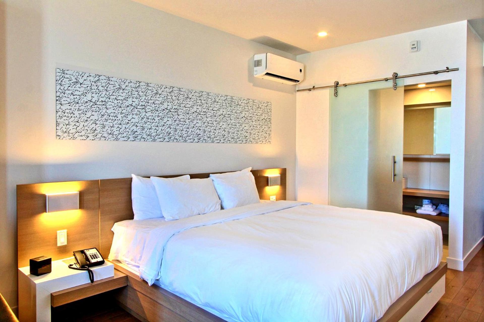 Superior One King Bed and Murphy Bed photo 1