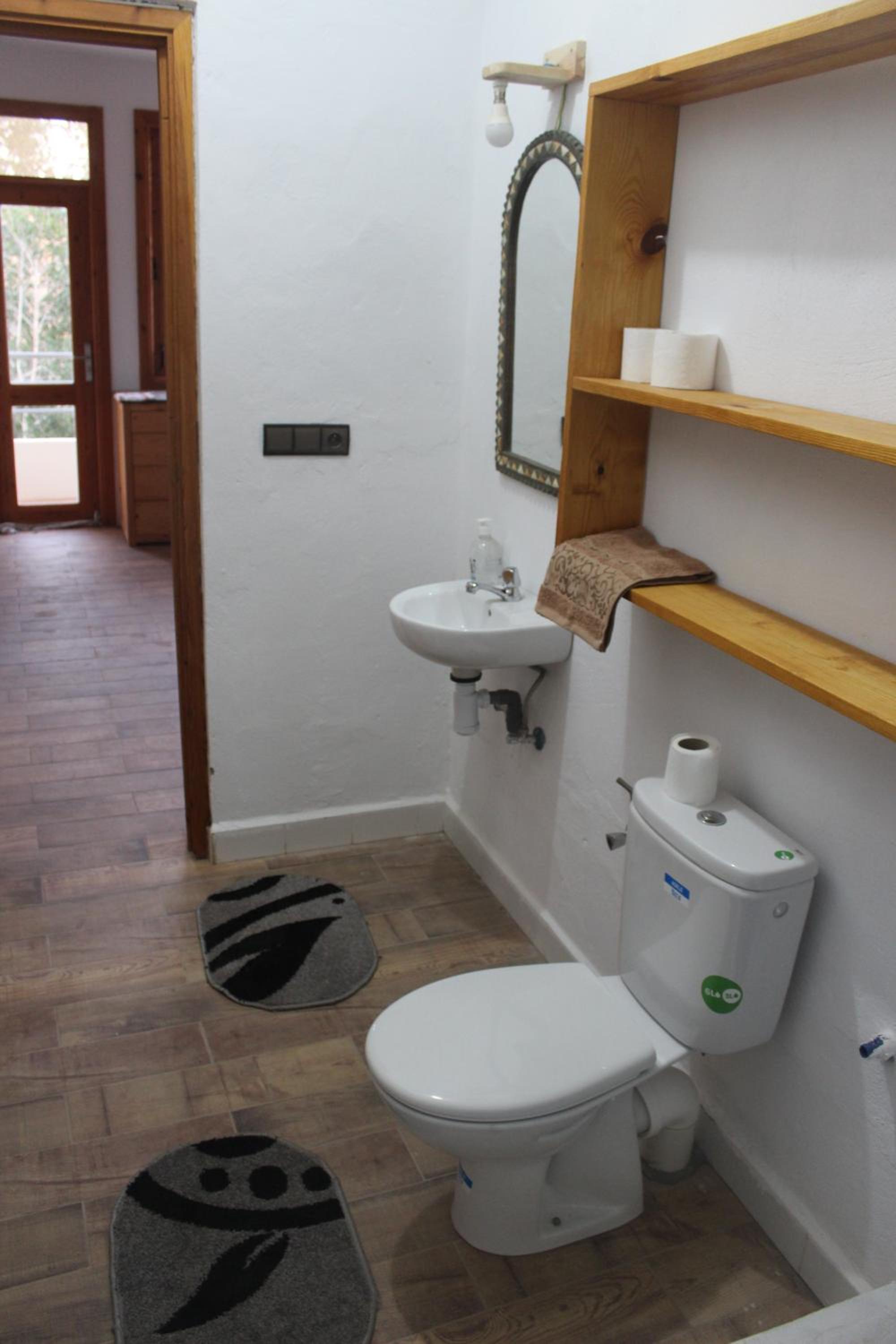 Apartment with Balcony - Photo 7