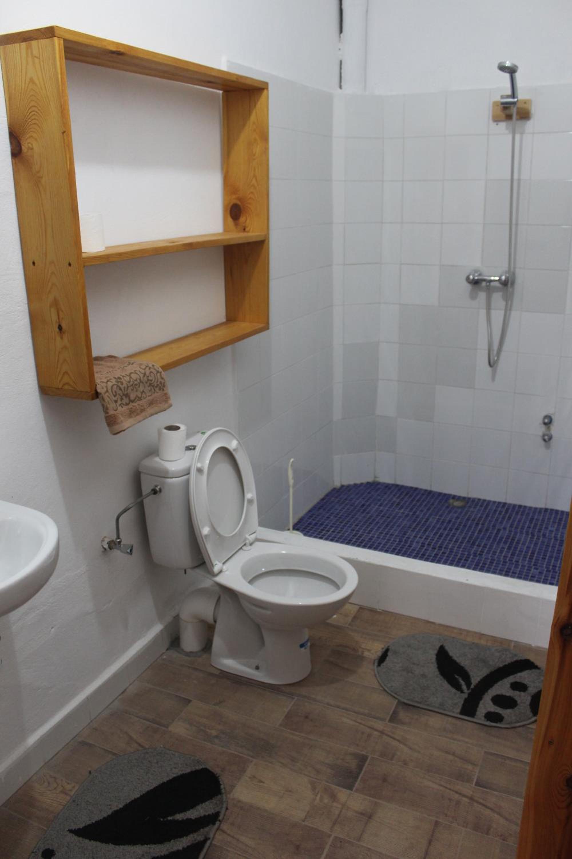 Apartment with Balcony - Photo 6