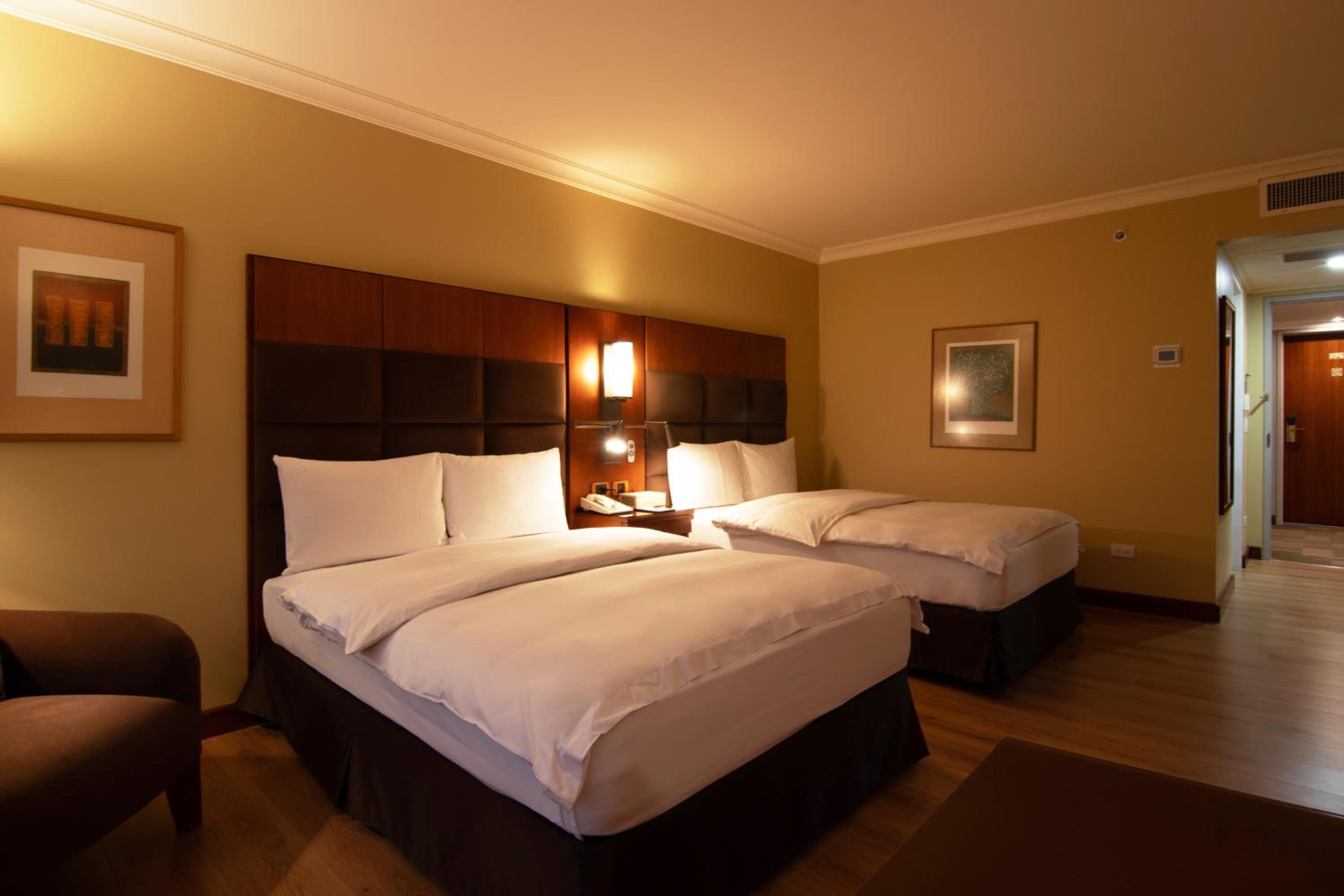 Swiss Advantage Twin Room photo 3