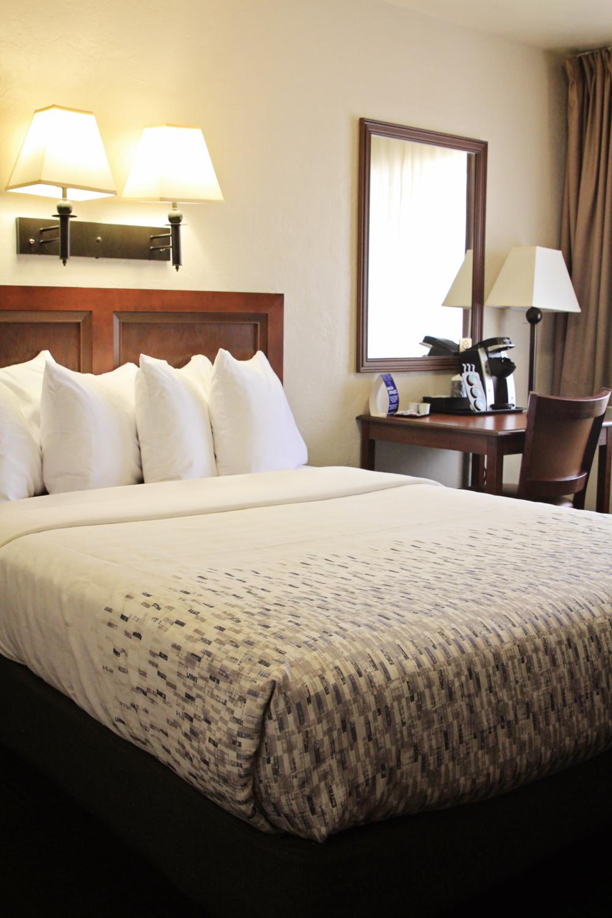 Queen Room photo 3