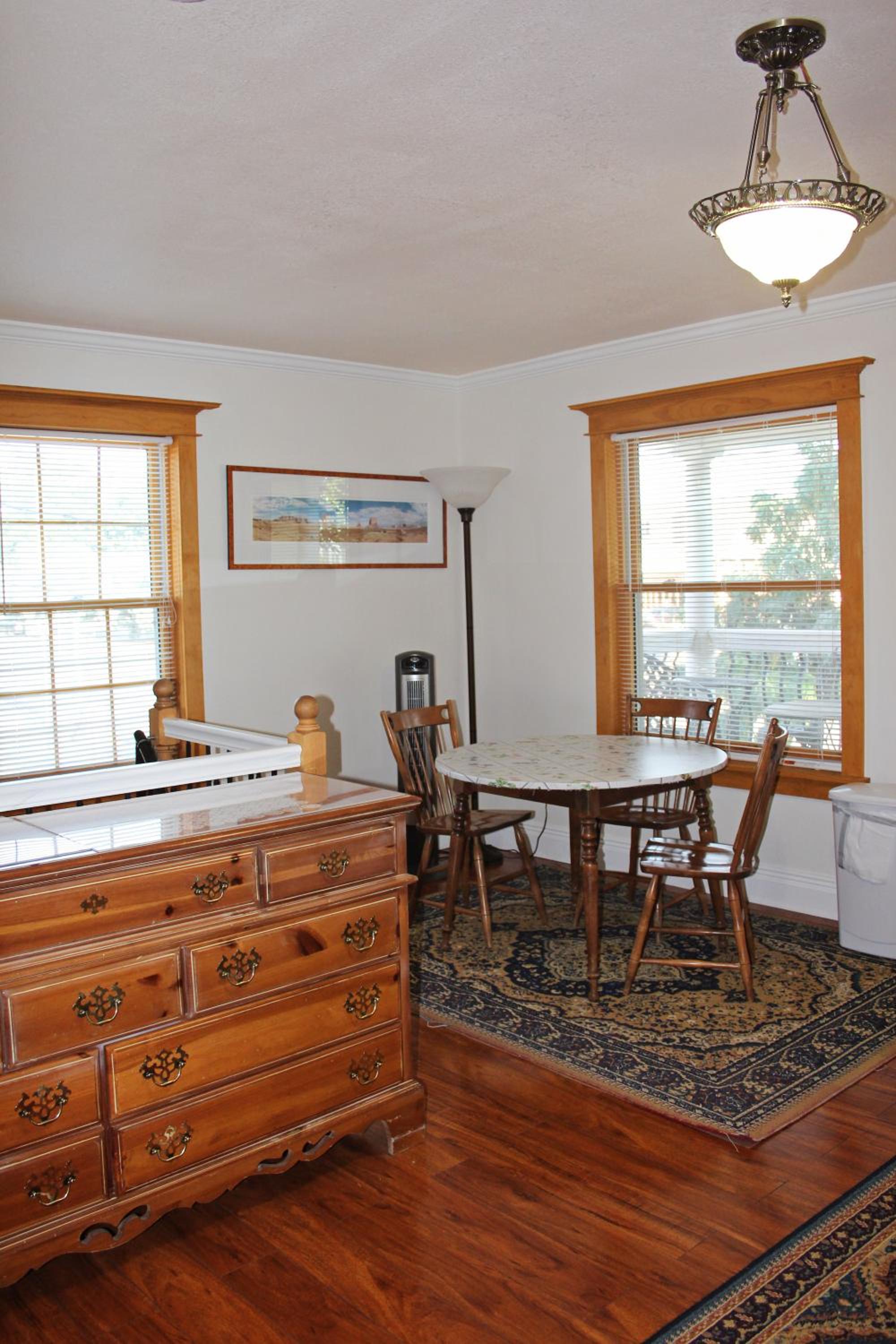 Five-Bedroom House photo 3