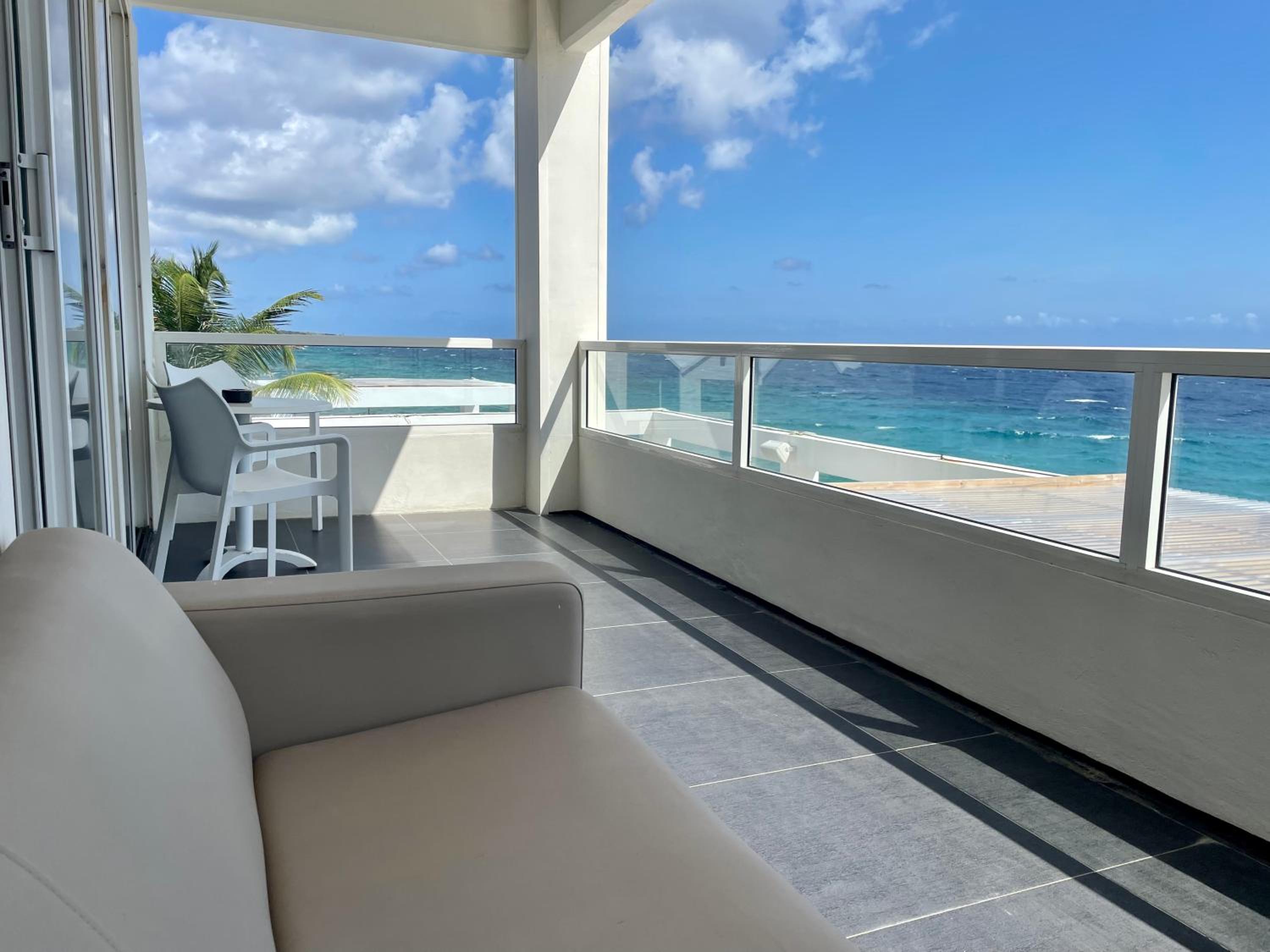 Junior Suite Ocean Front photo 3