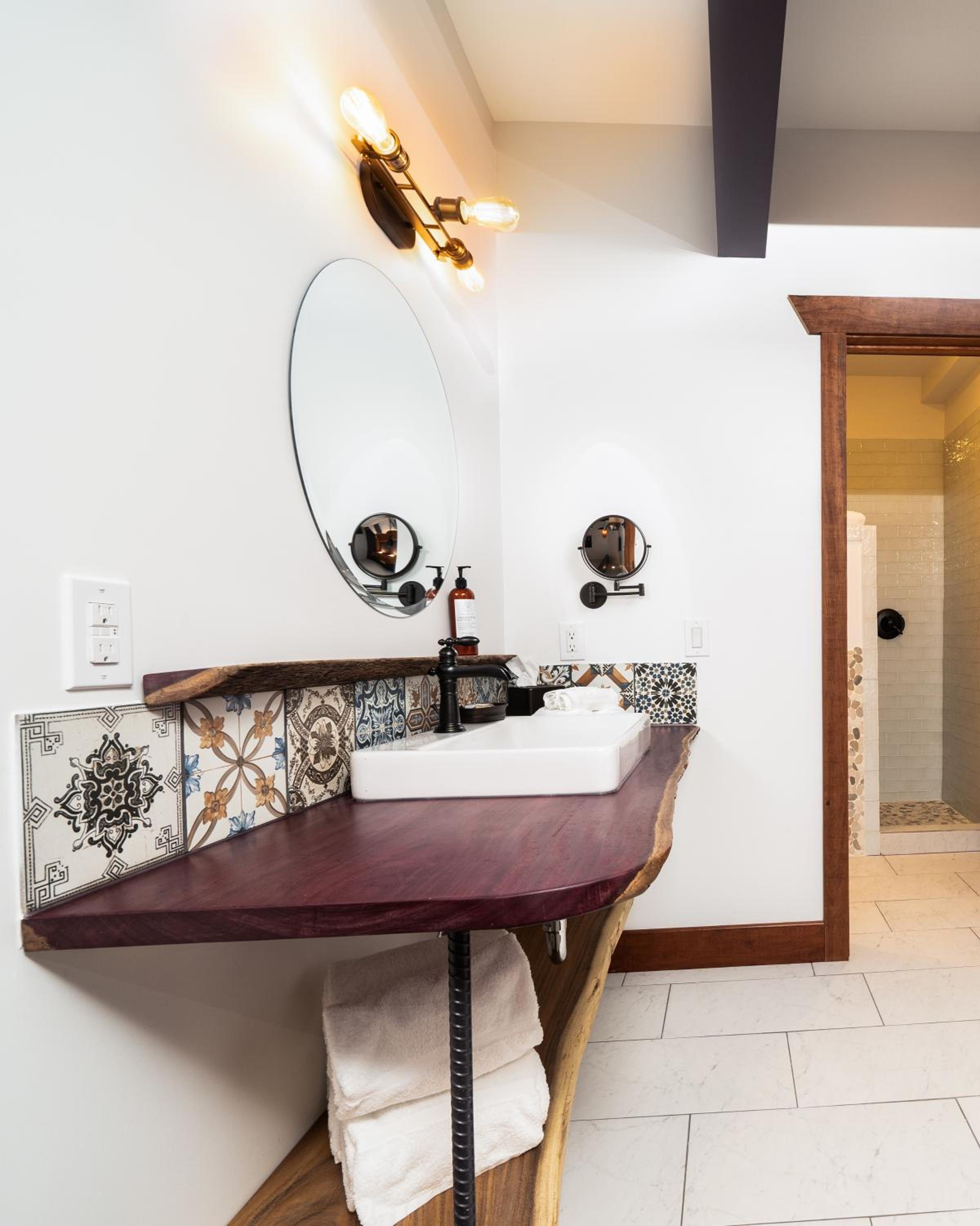 Superior King Room - Photo 3