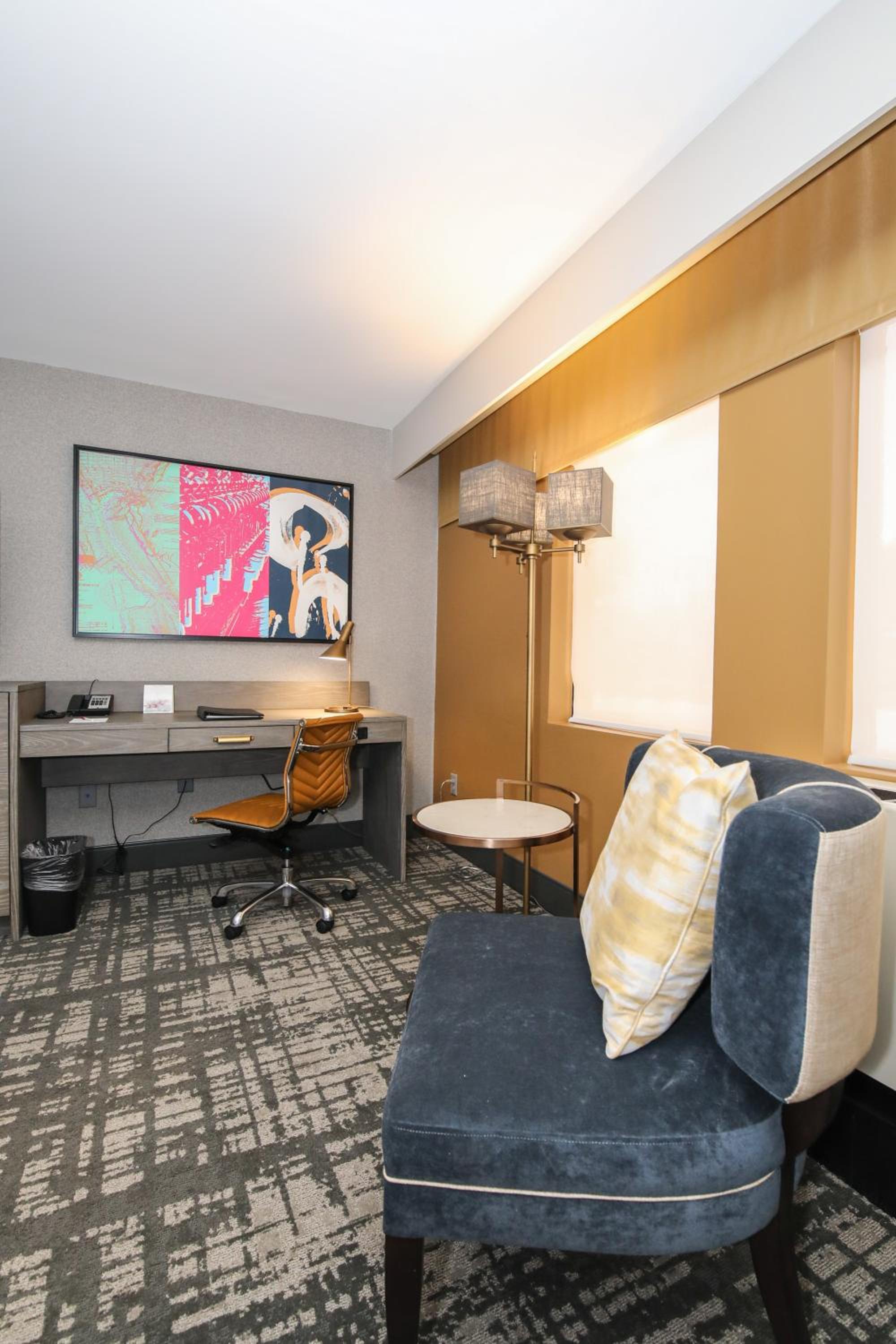 Standard King Room - Photo 7