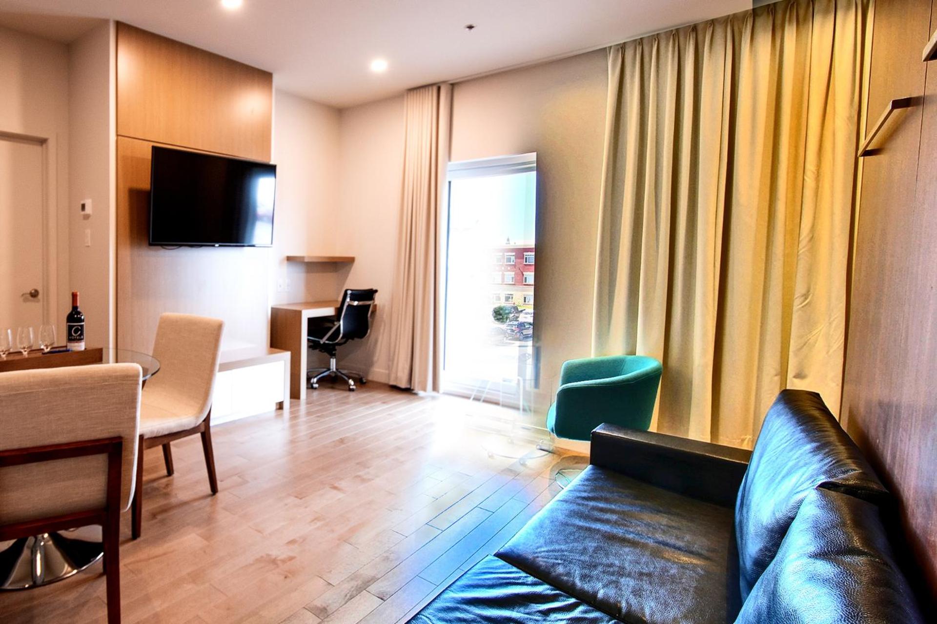 Studio with Kitchenette - One King Bed and Murphy Bed photo 1