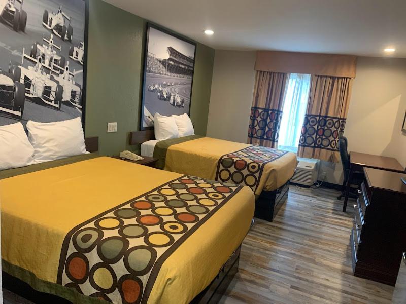 Queen Room with Two Queen Beds - Non-Smoking - Photo 1