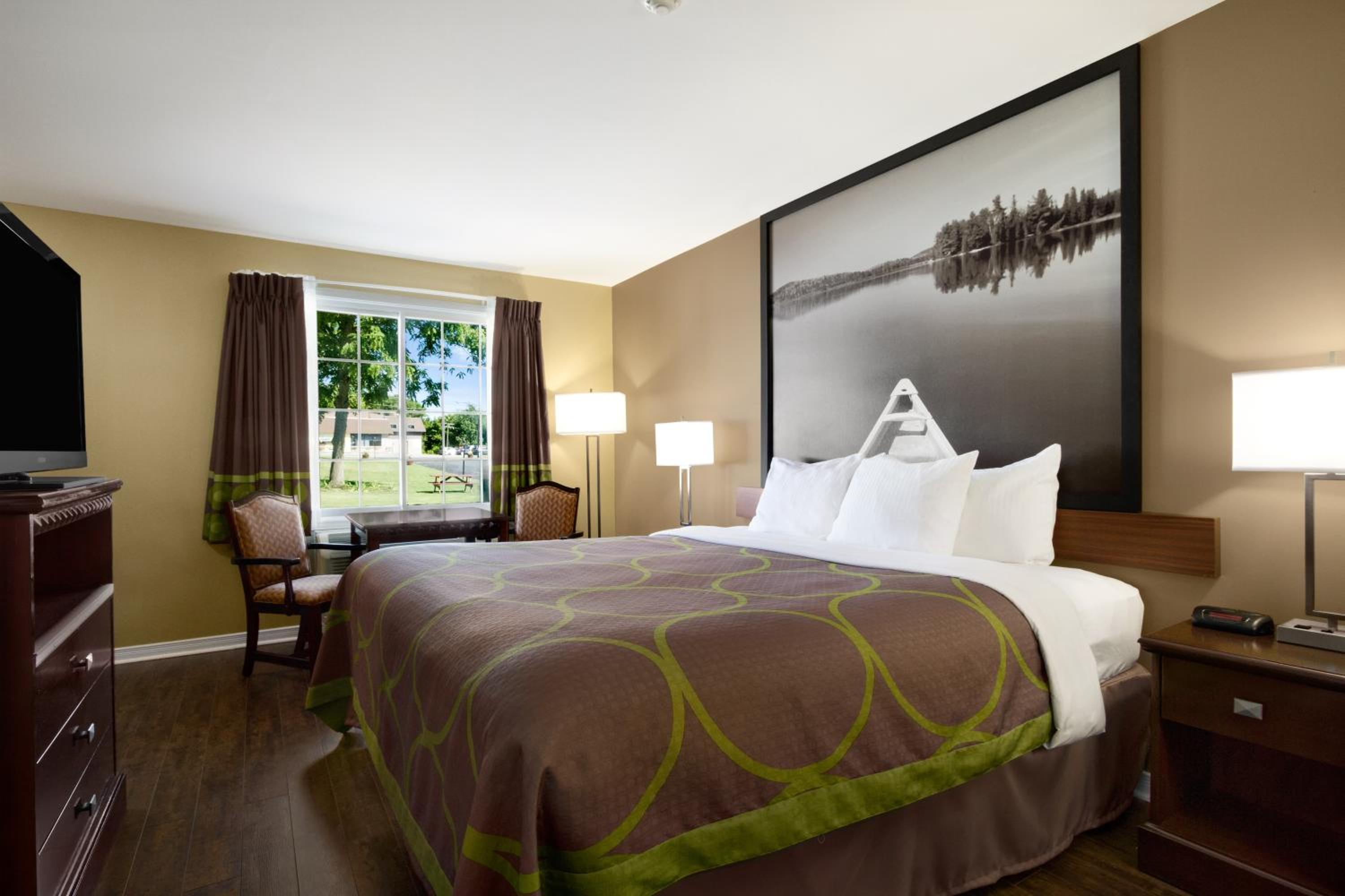 King Room - Non-Smoking - Photo 1