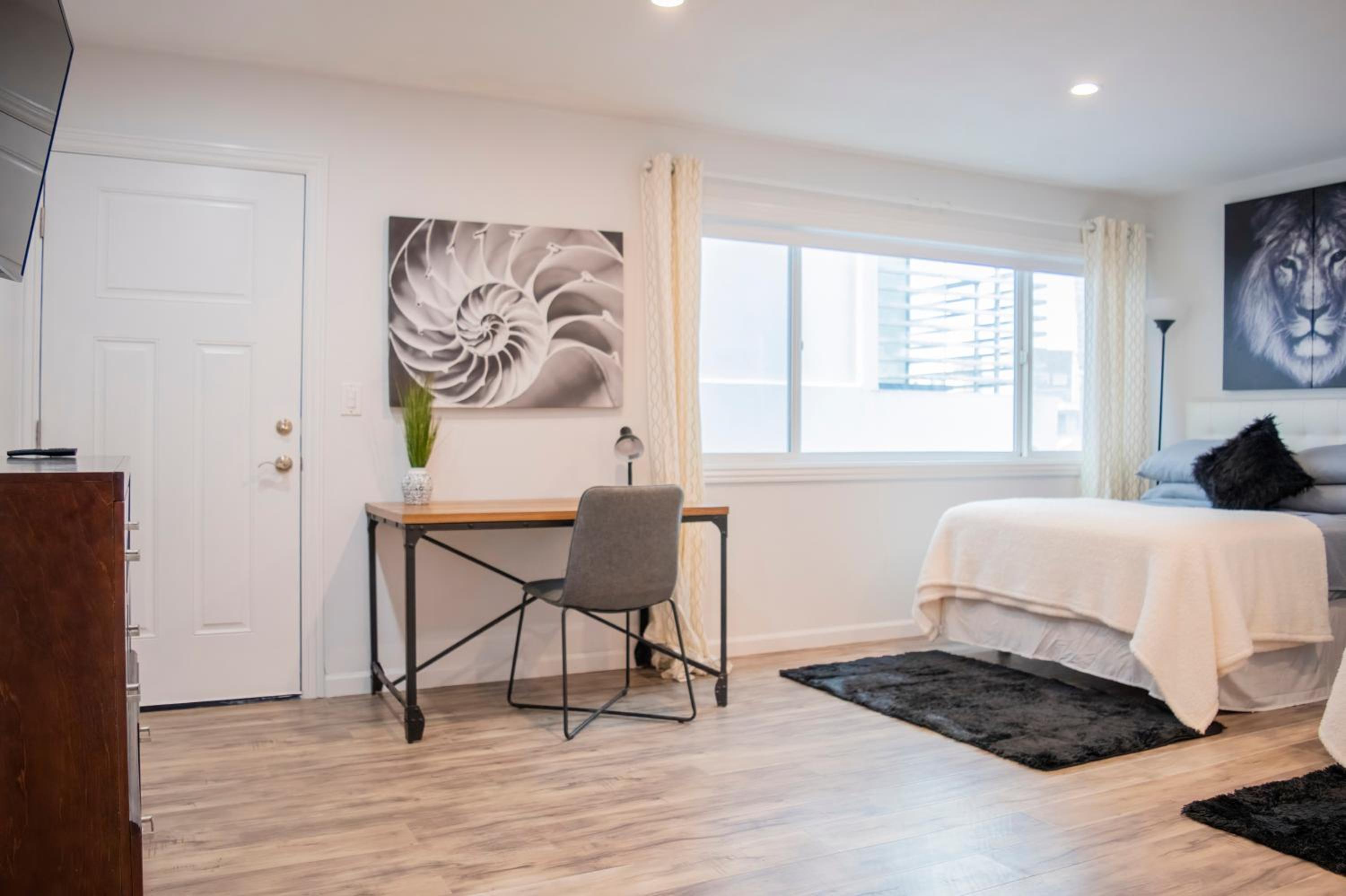 Three-Bedroom Apartment photo 1
