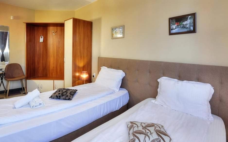 Double or Twin Room photo 3
